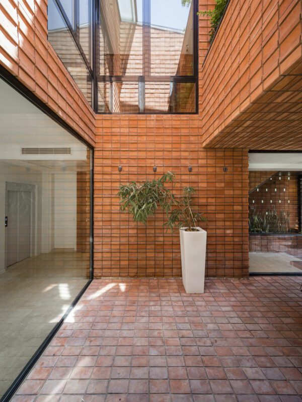 © Parham Taghioff15