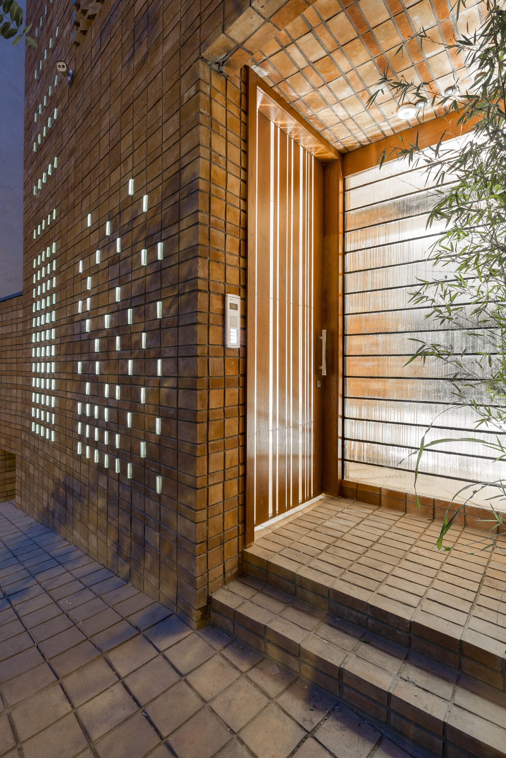 © Parham Taghioff17