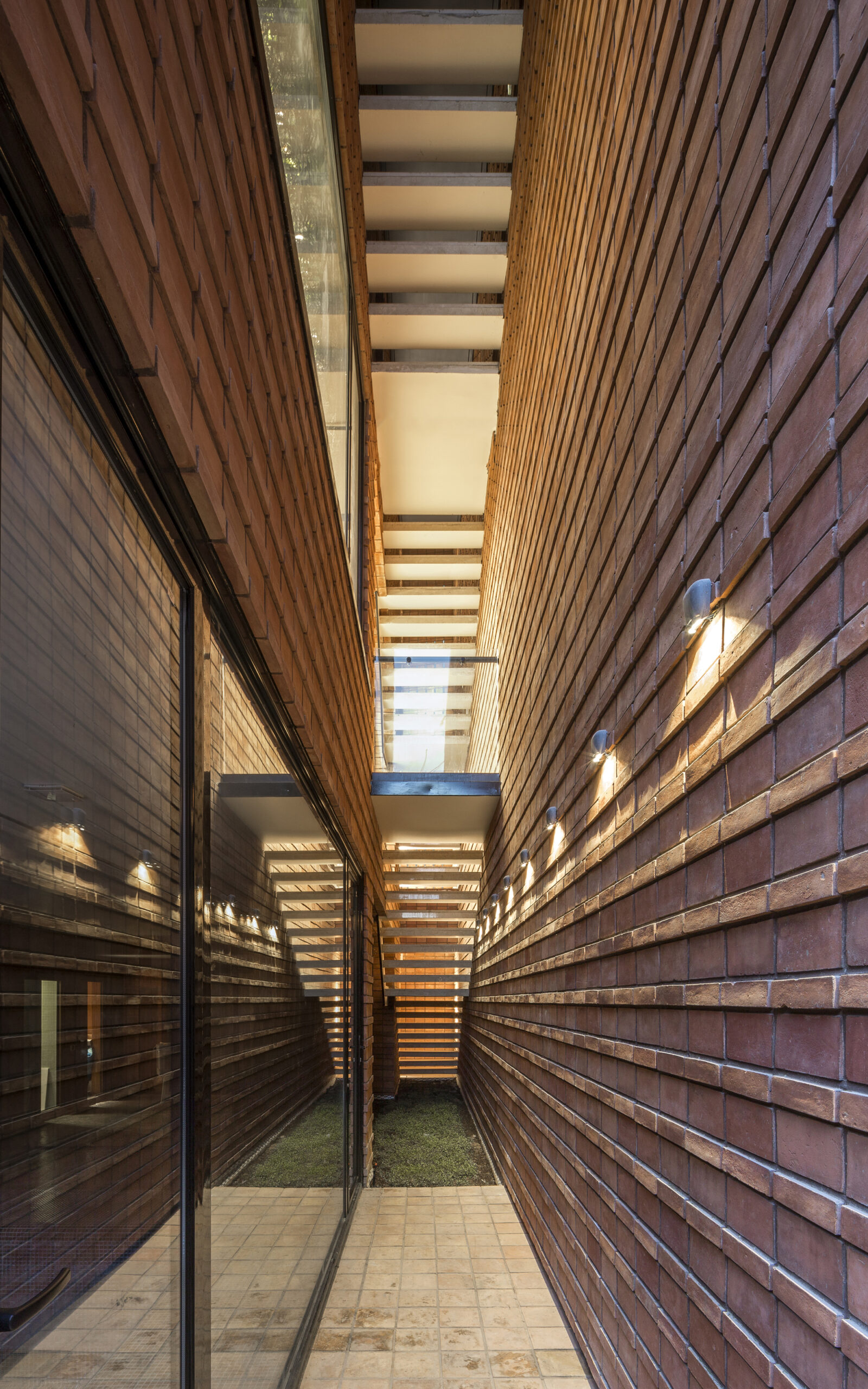 © Parham Taghioff20