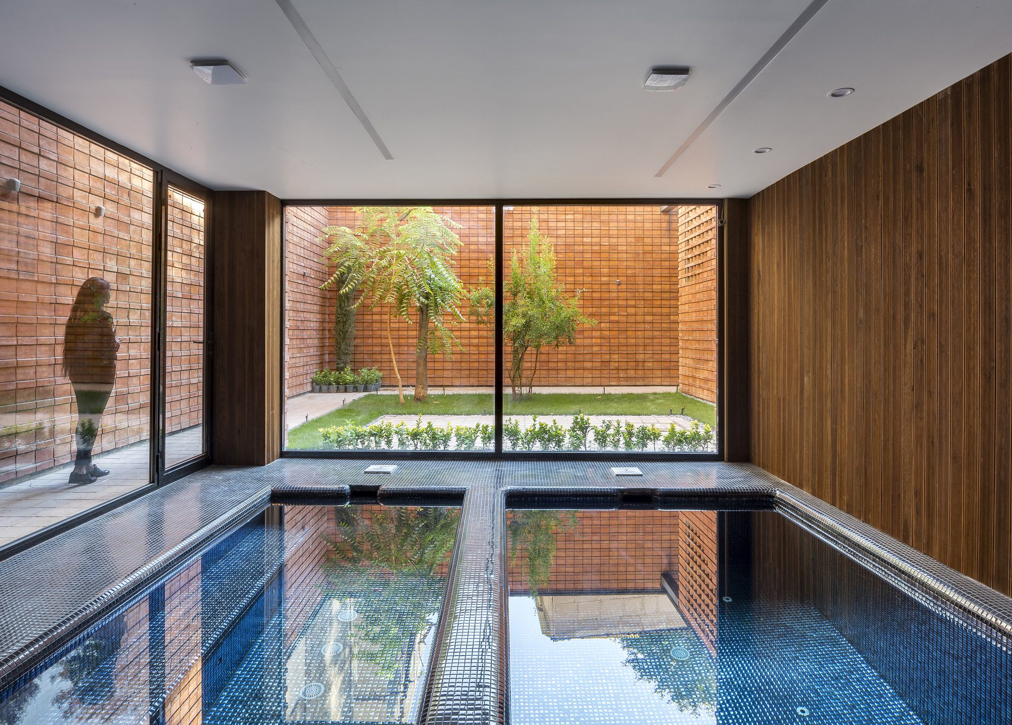 © Parham Taghioff24