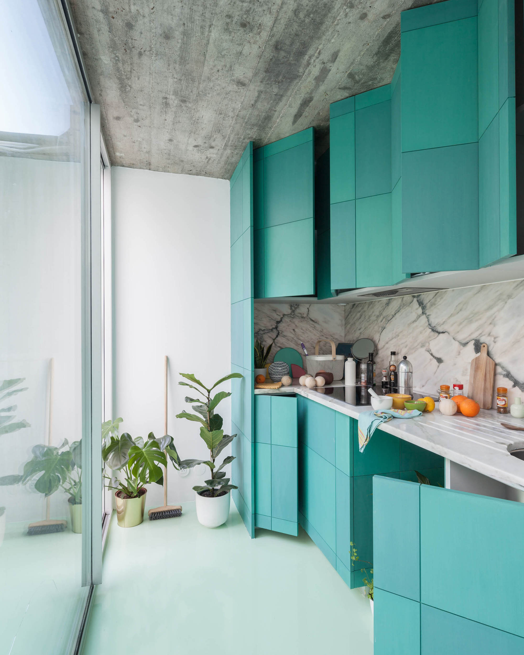 Apartment on a mint floor