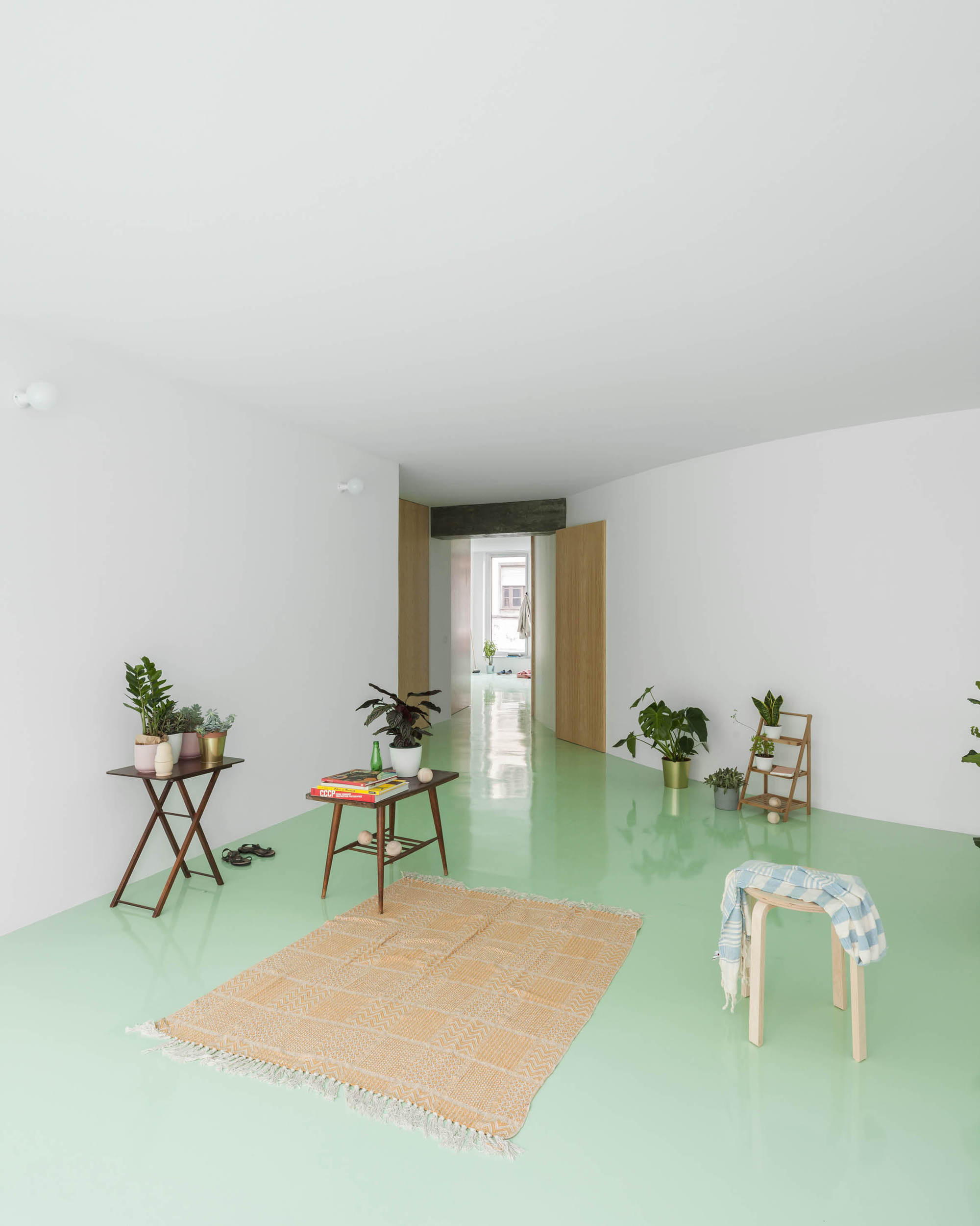 Apartment on a mint floor