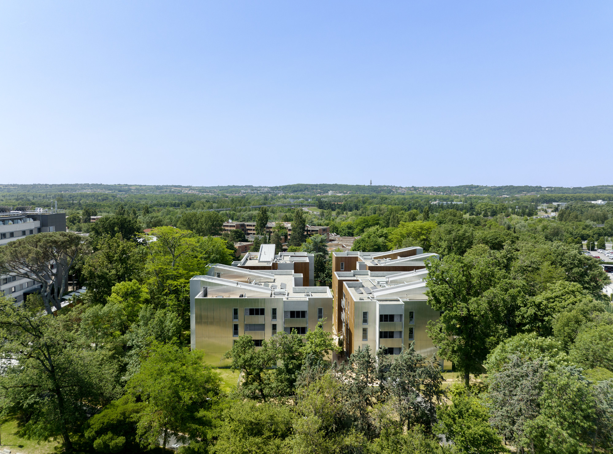 Infinity housing