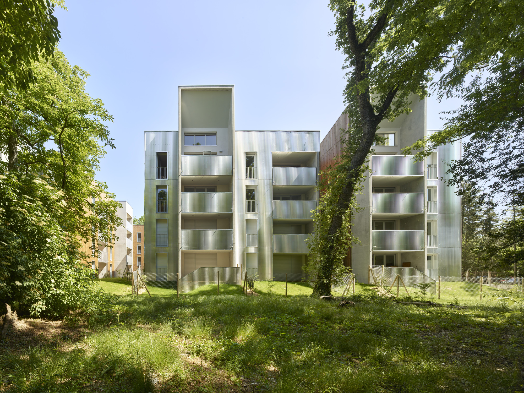 Infinity housing