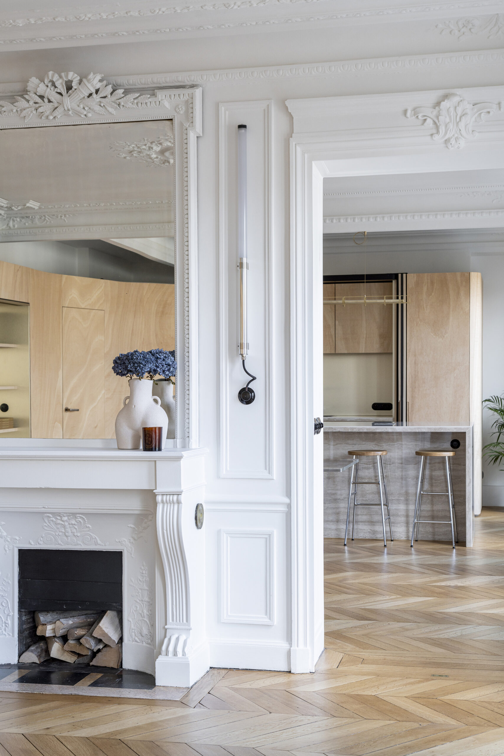 Wood Ribbon Apartment