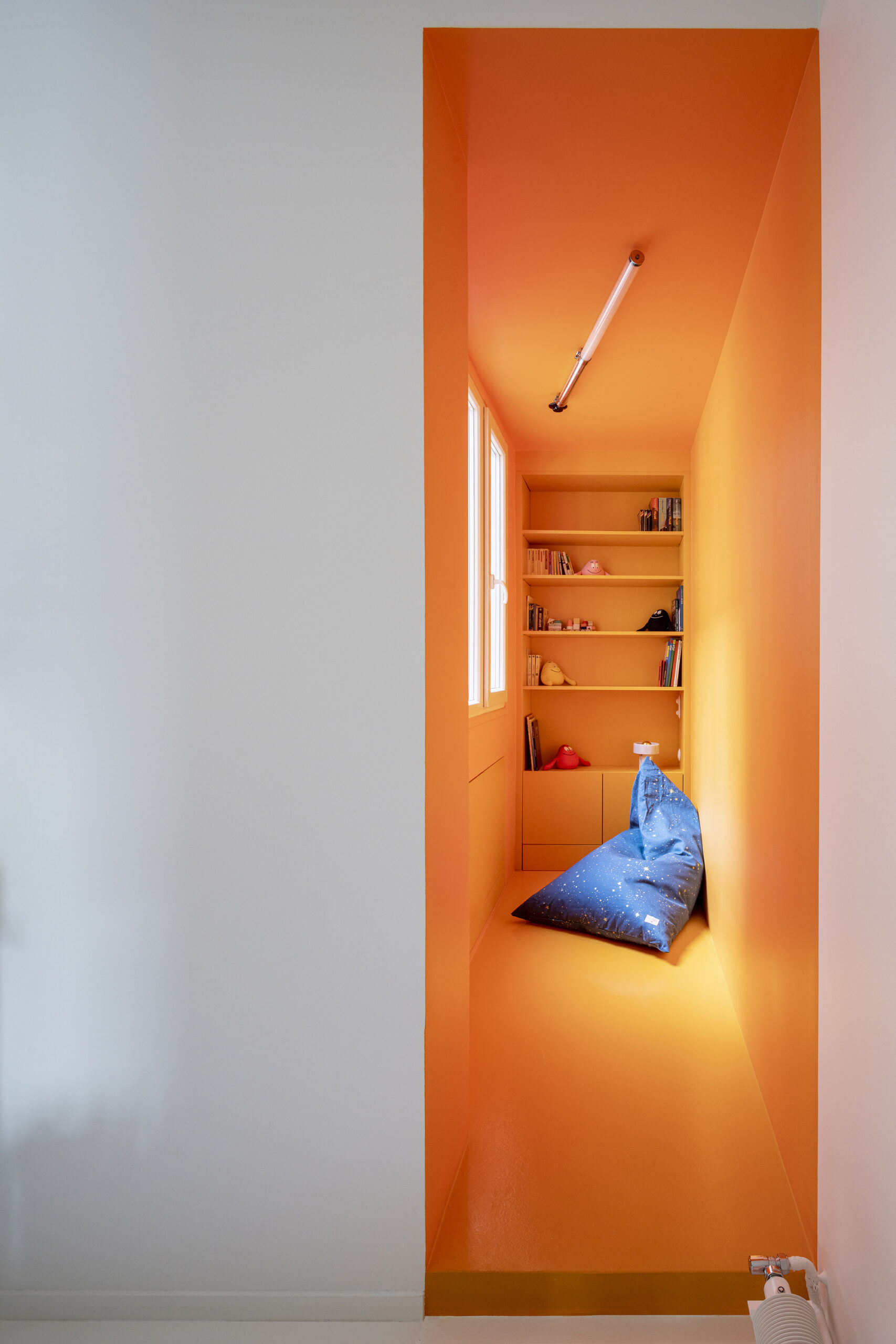 Wood Ribbon Apartment