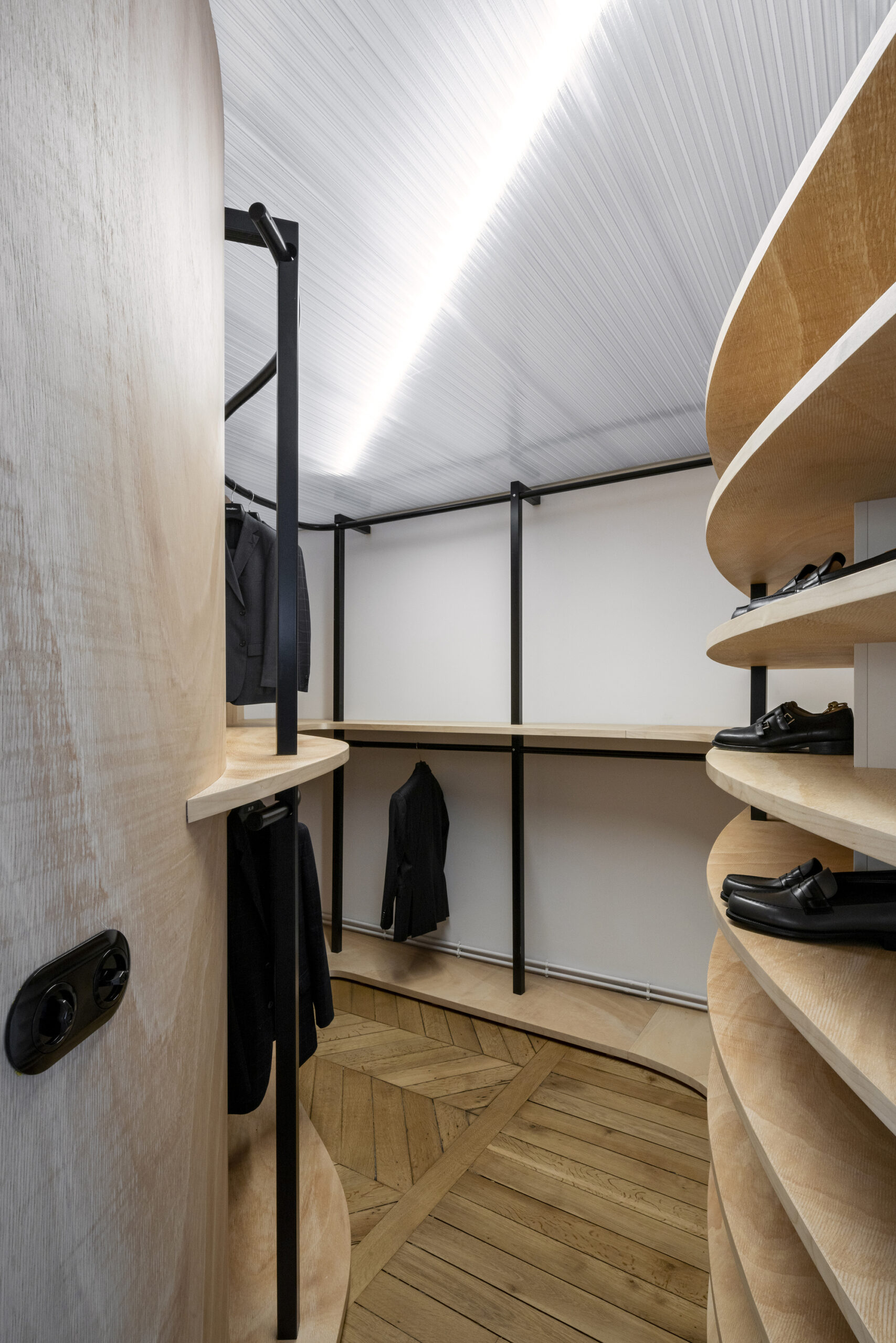 Wood Ribbon Apartment