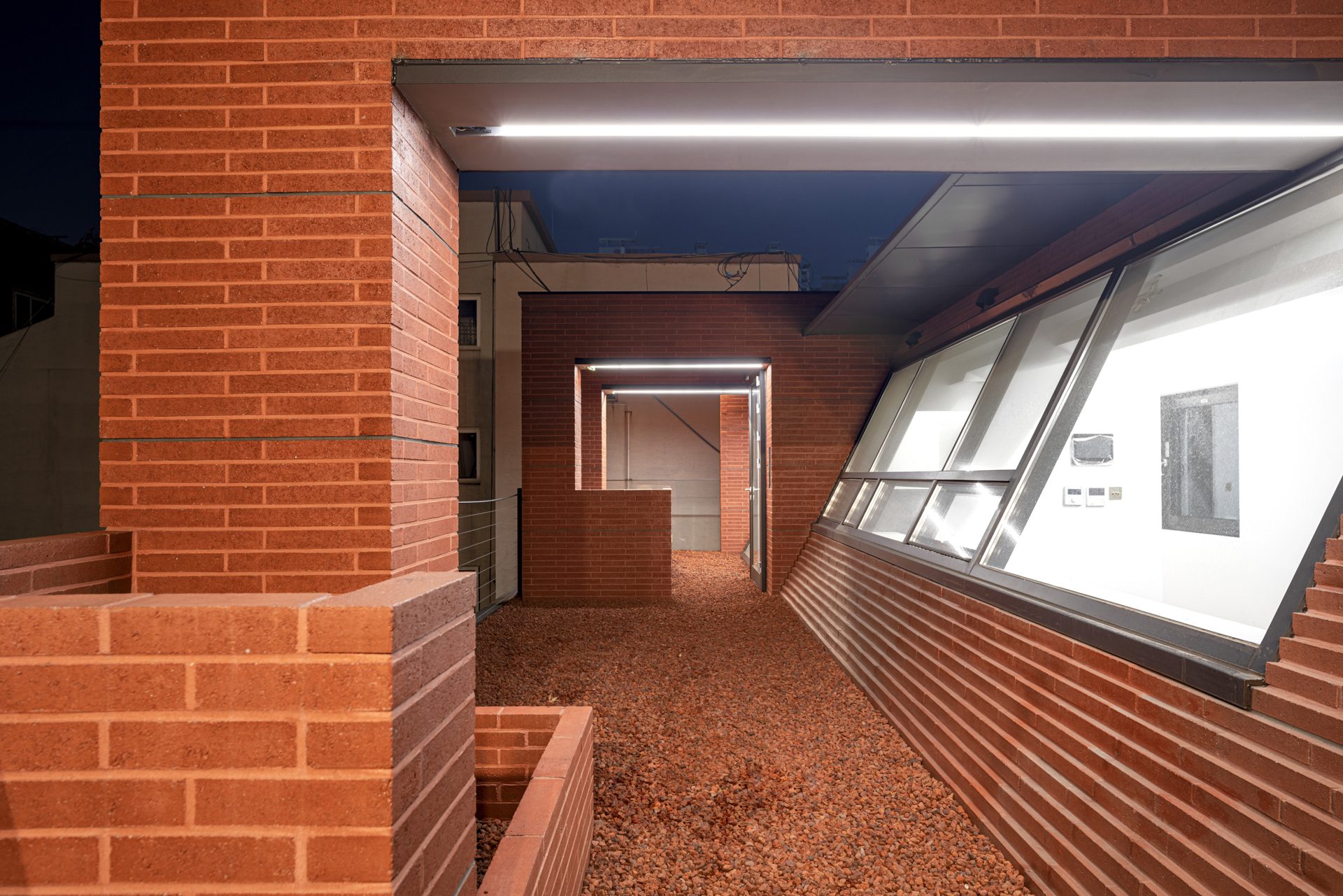 Three Planes Five Layers Apartment