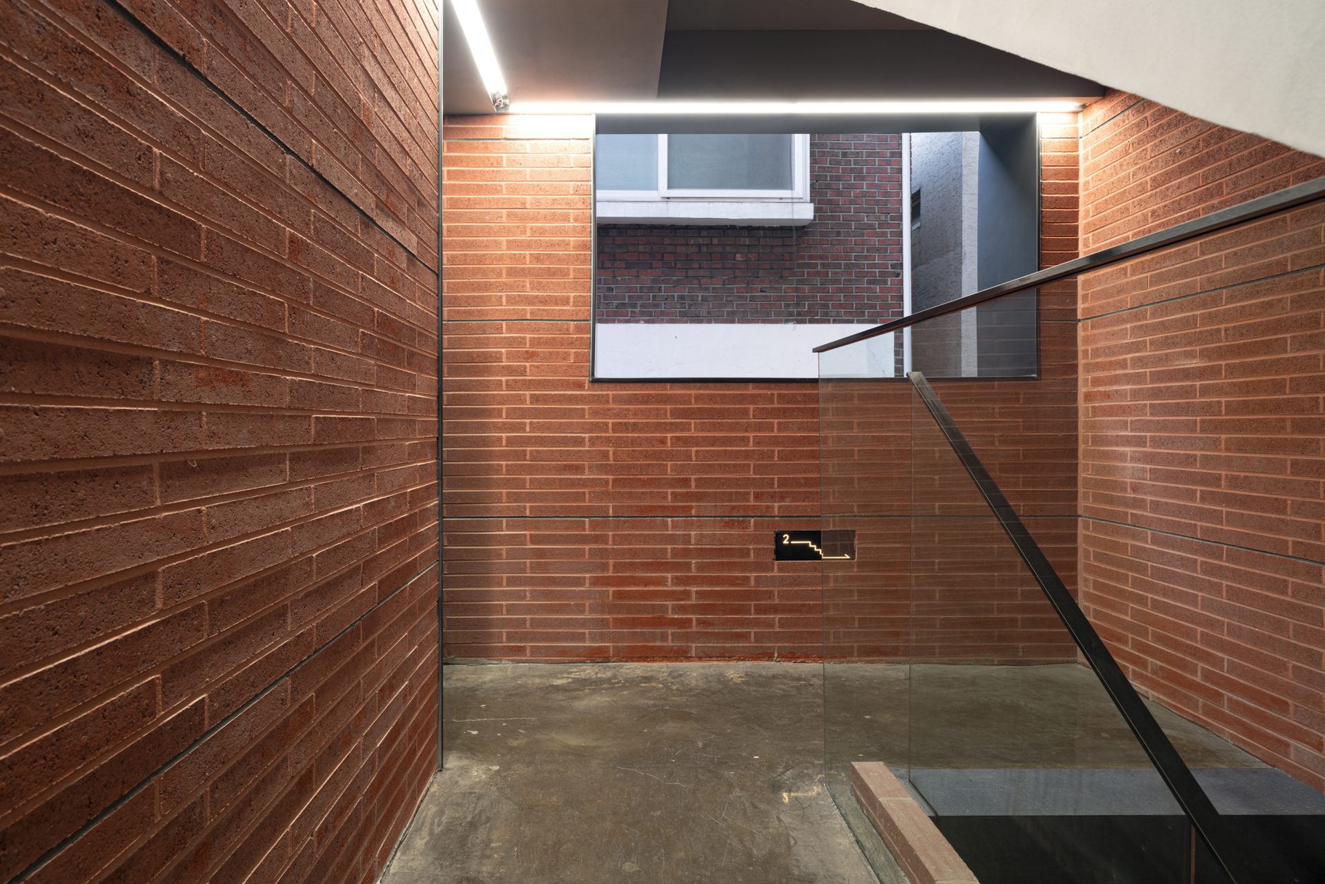 Three Planes Five Layers Apartment