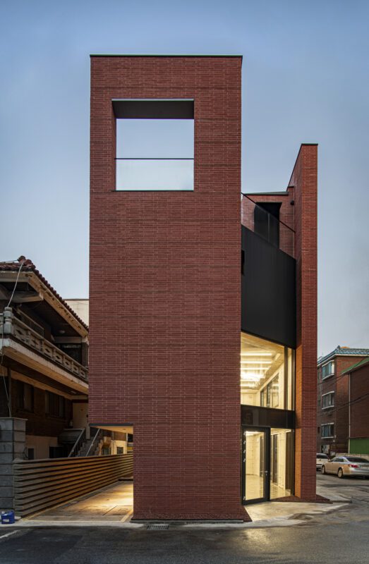 Three Planes Five Layers Apartment