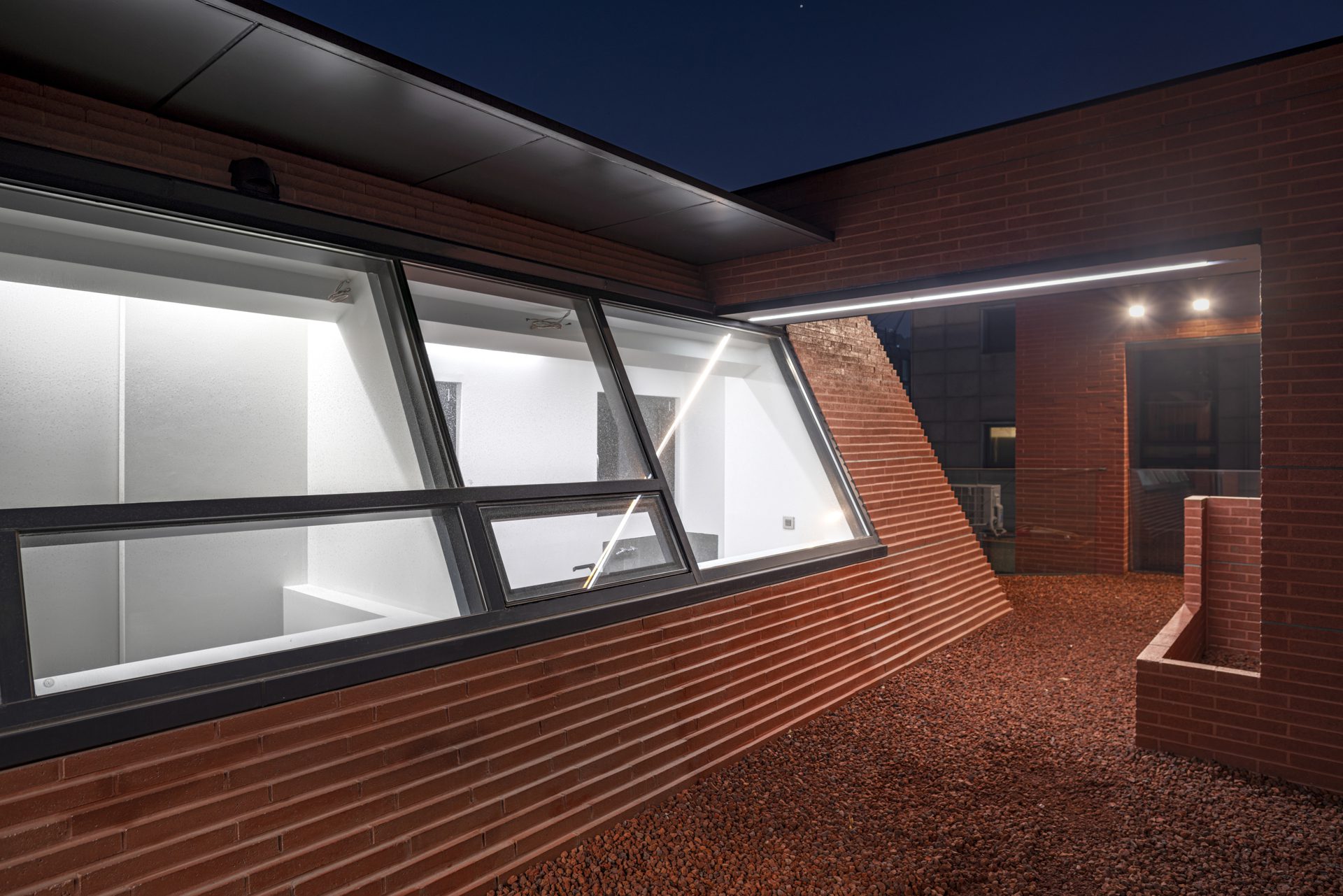 Three Planes Five Layers Apartment