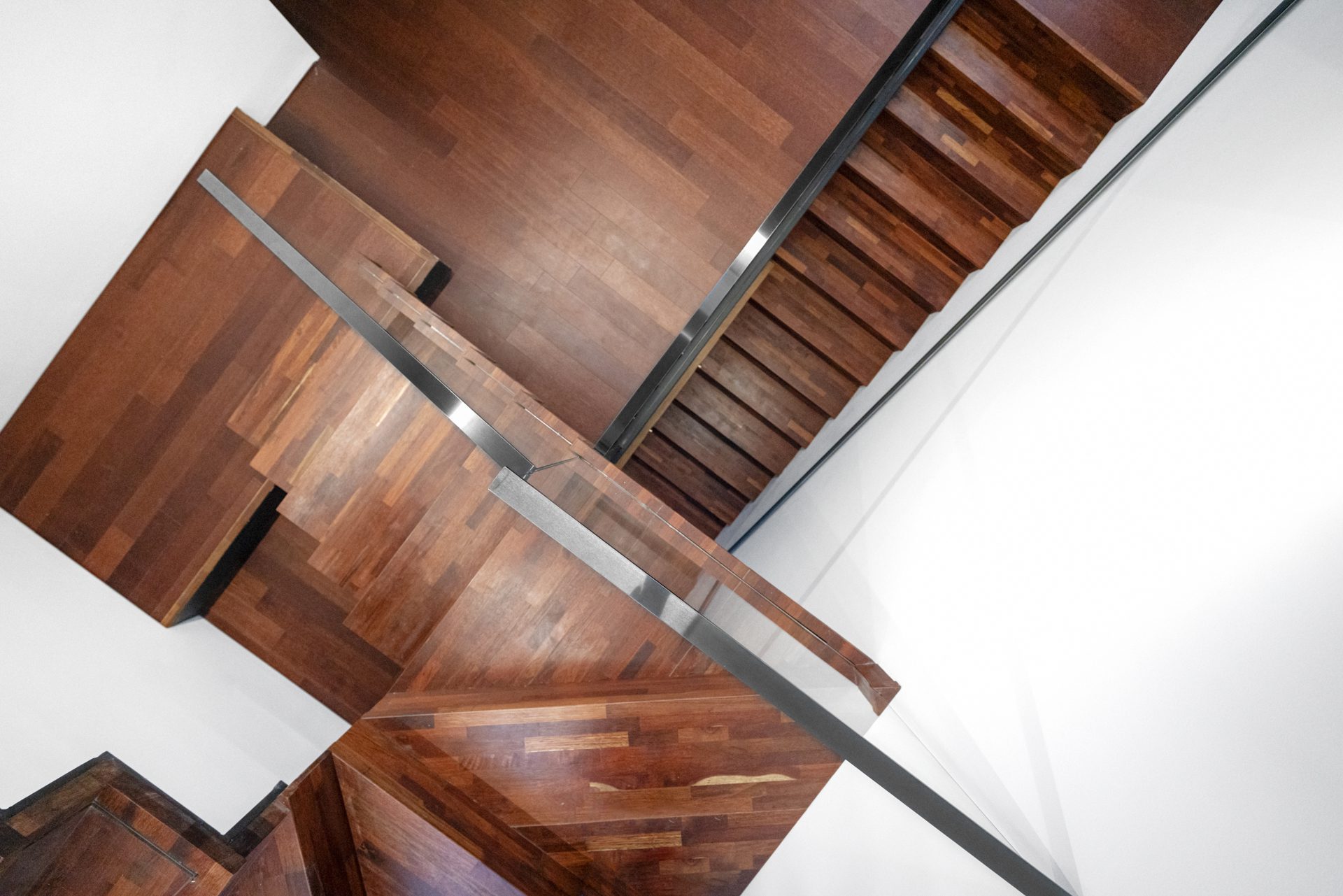 Three Planes Five Layers Apartment