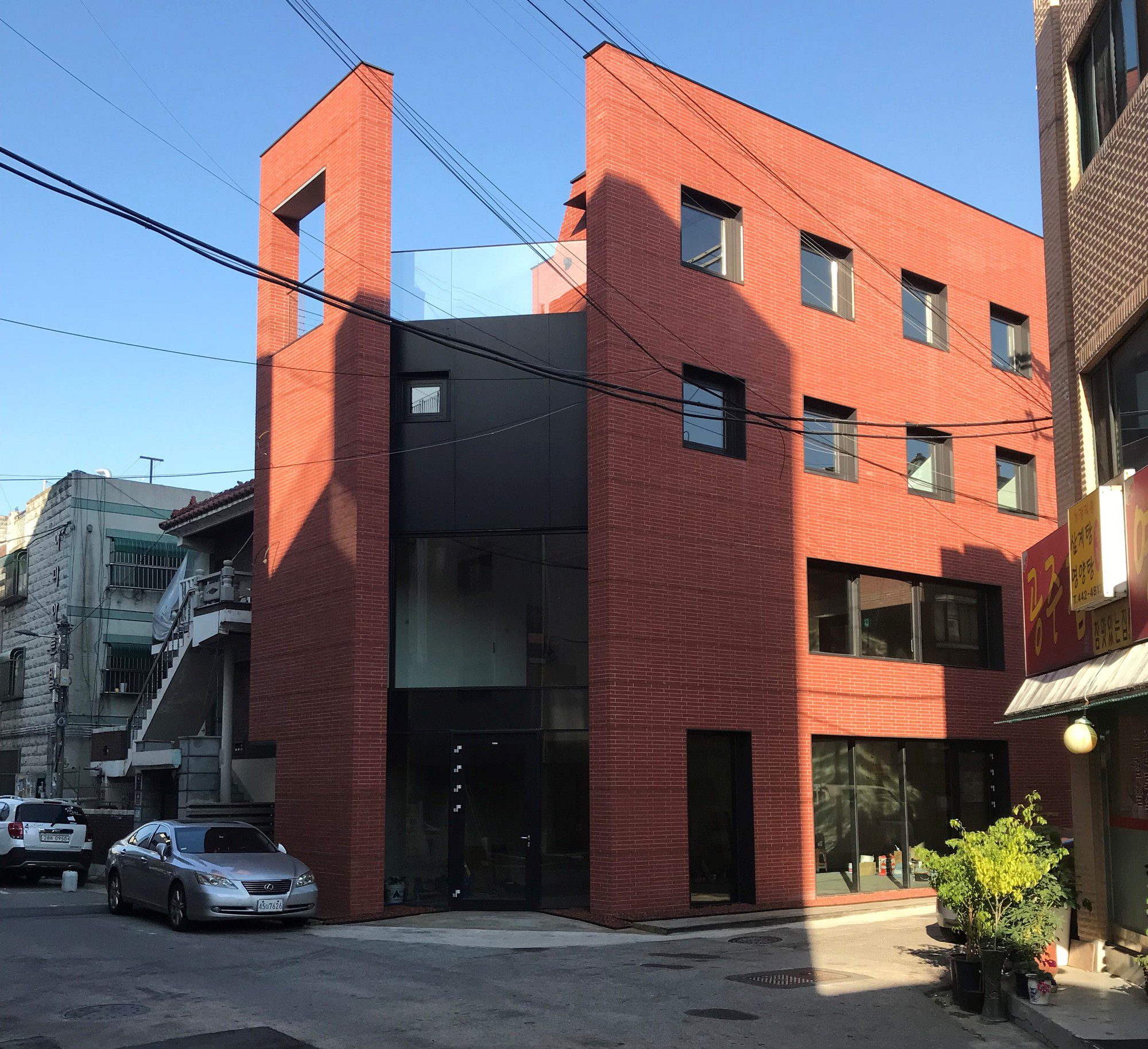 Three Planes Five Layers Apartment