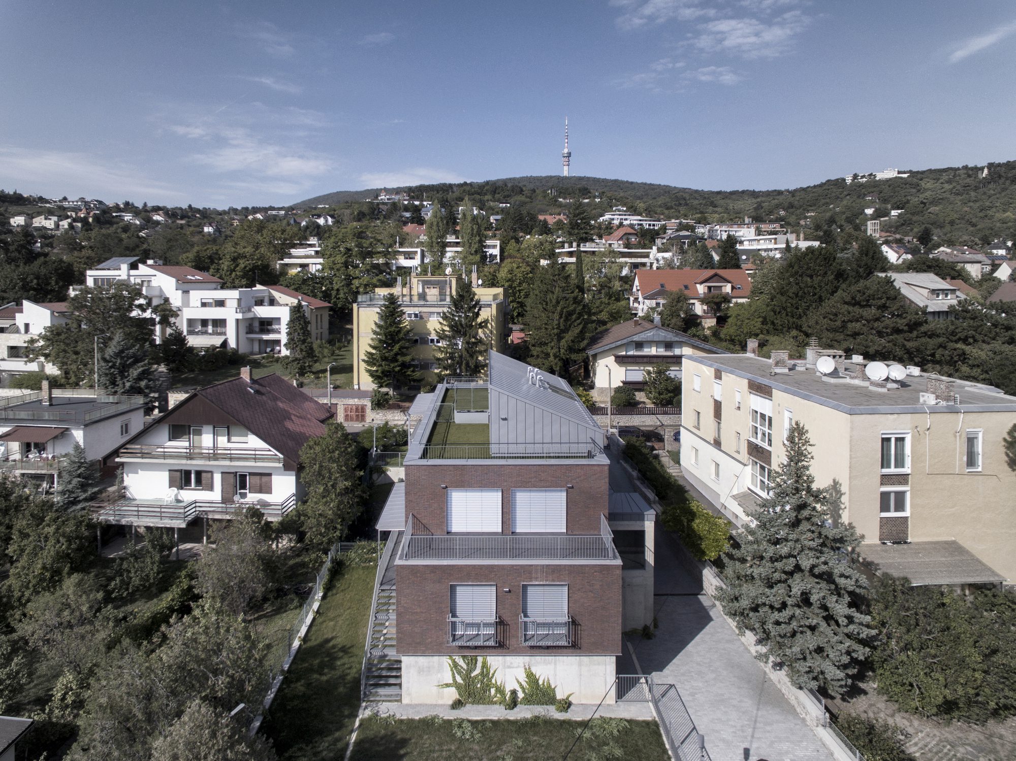 Gebauer Street Apartment
