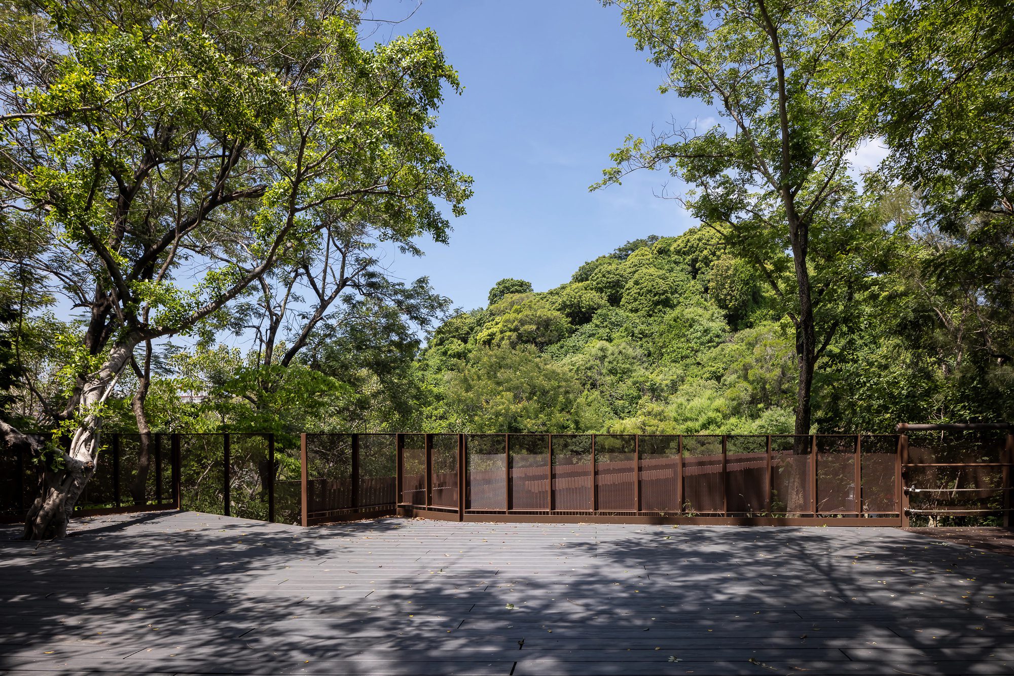 Old Fongshan City Wall Historic Route