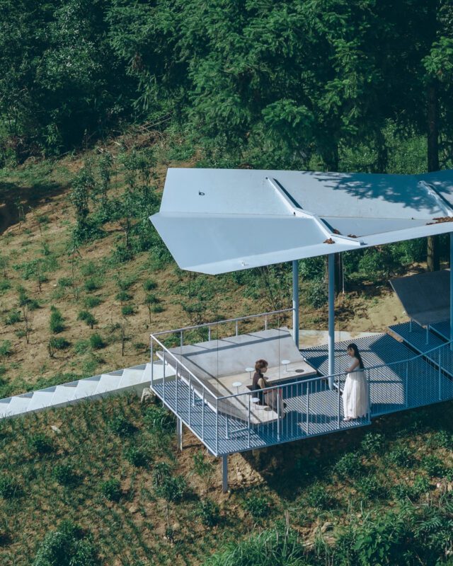 Half-Mountain Cloud Station