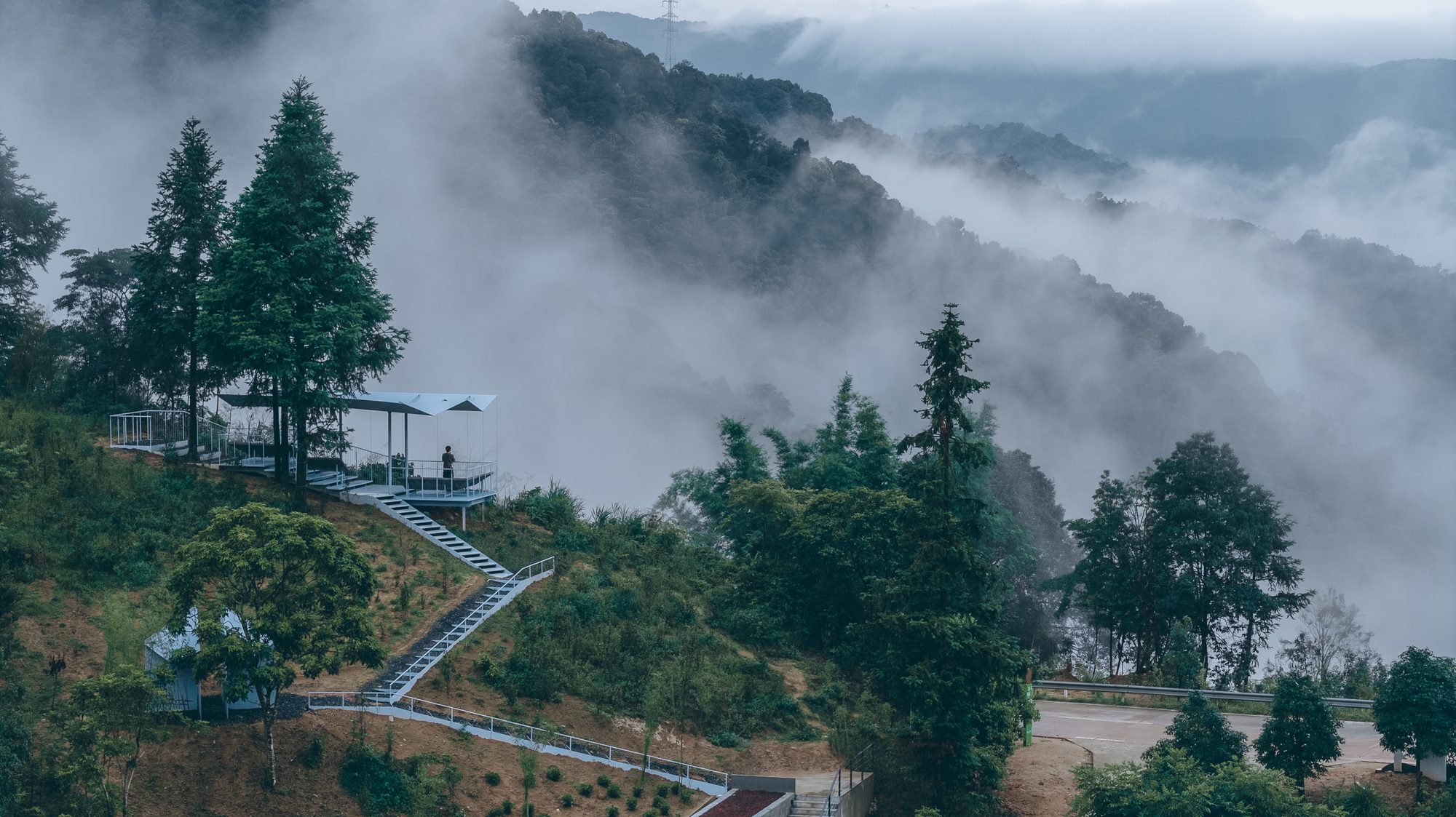 Half-Mountain Cloud Station