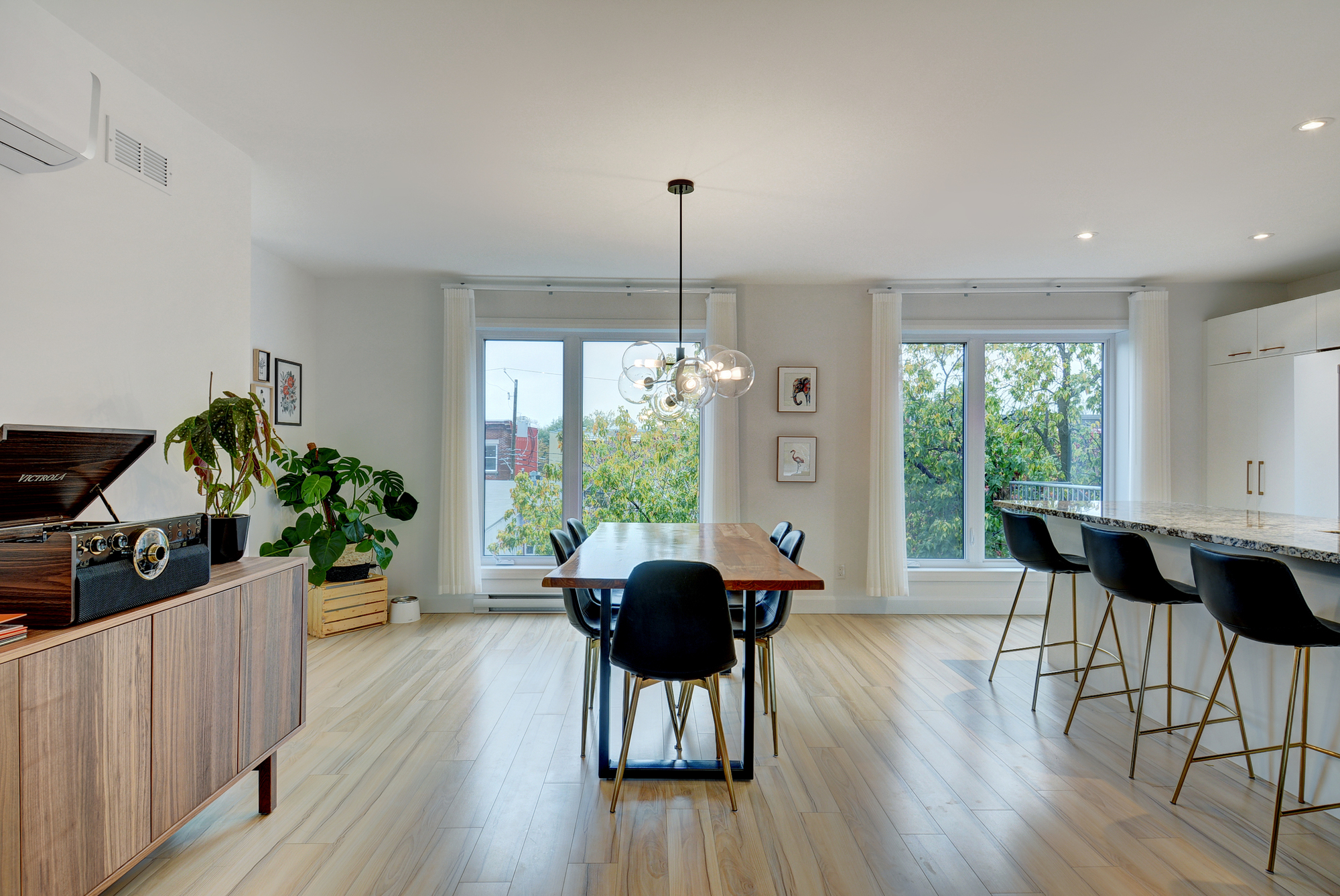 Ozias Apartments