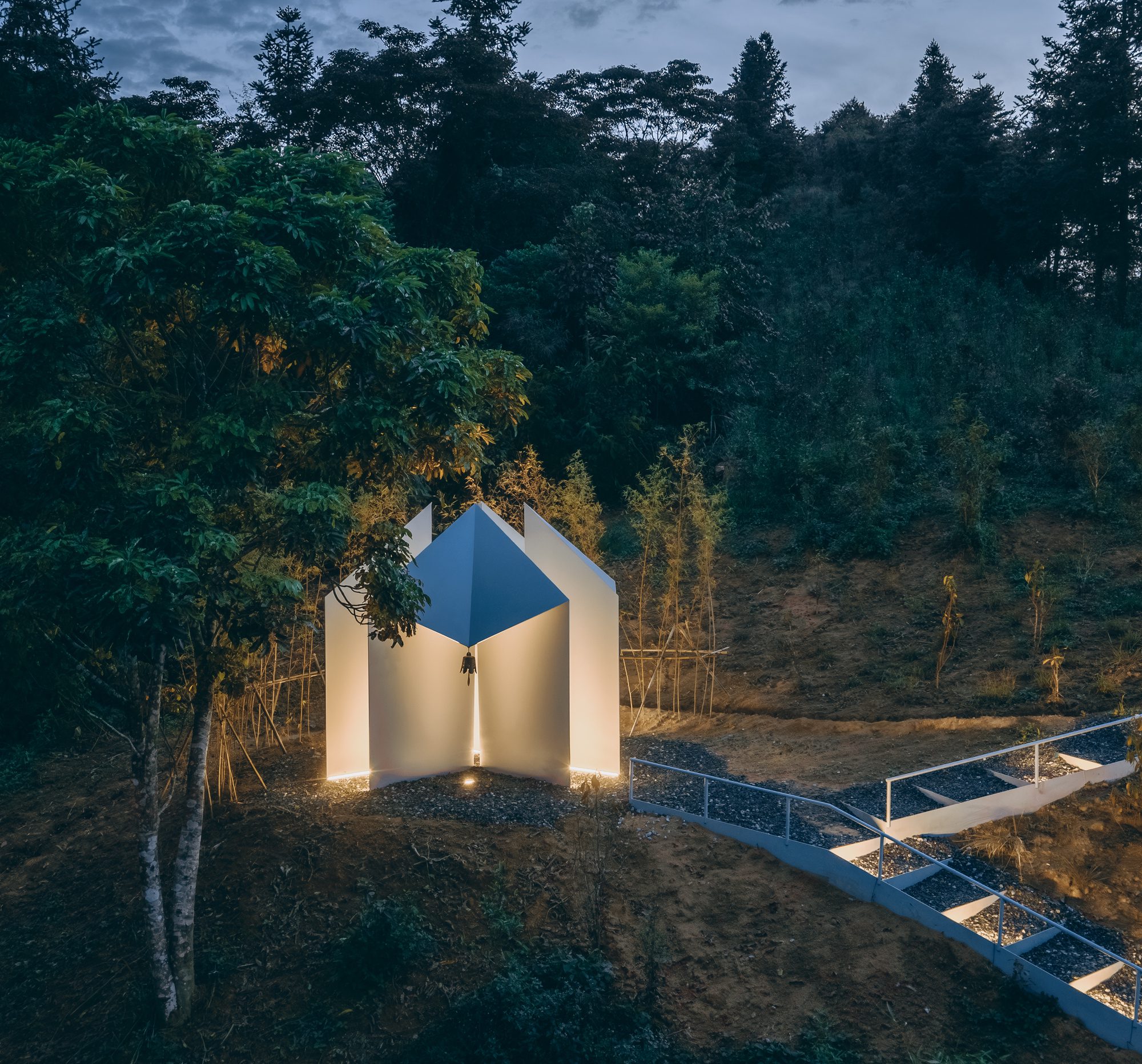 Half-Mountain Cloud Station