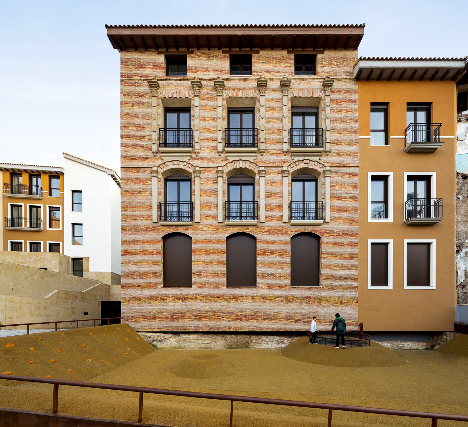 Housing Block Monzon