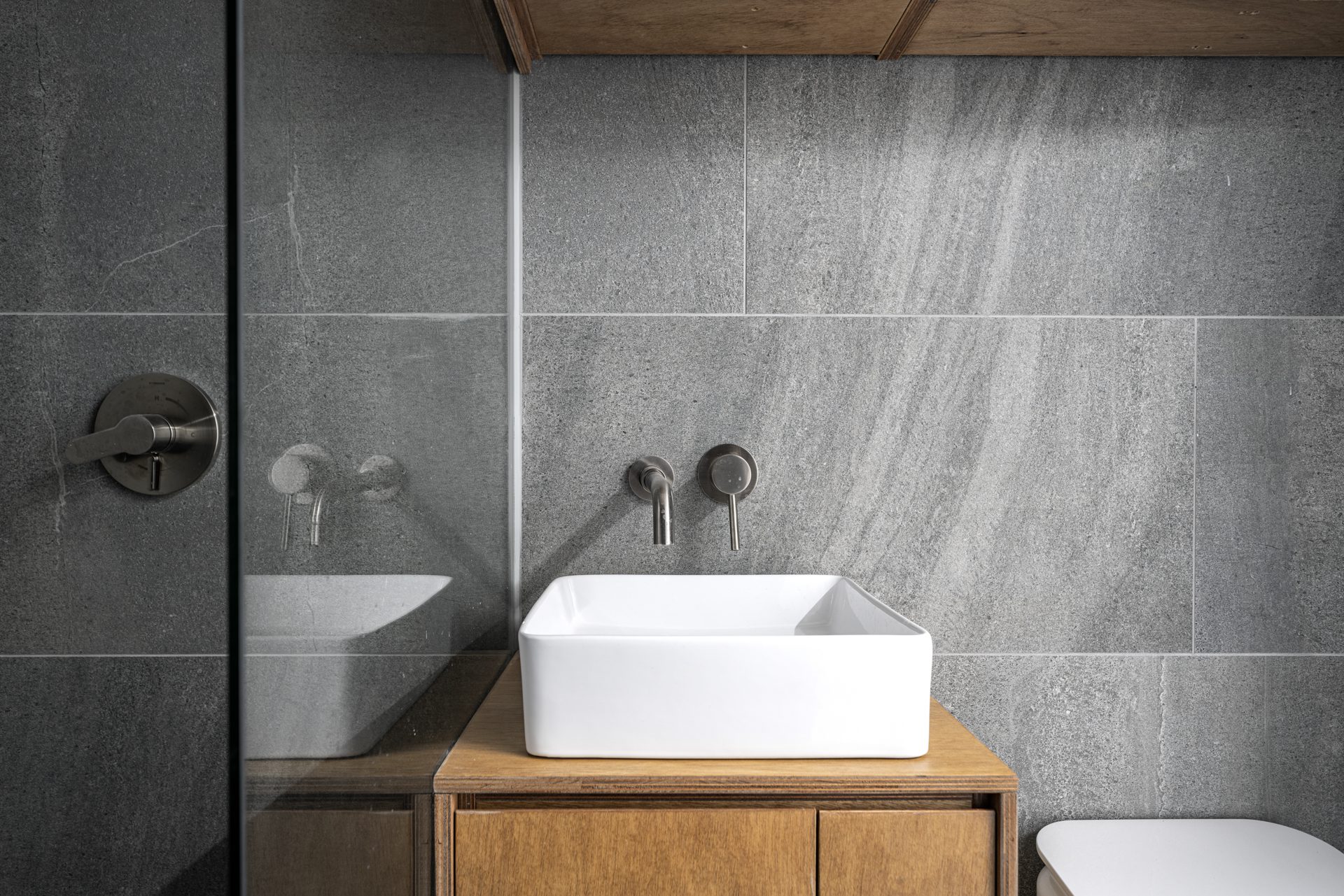 Three Planes Five Layers Apartment