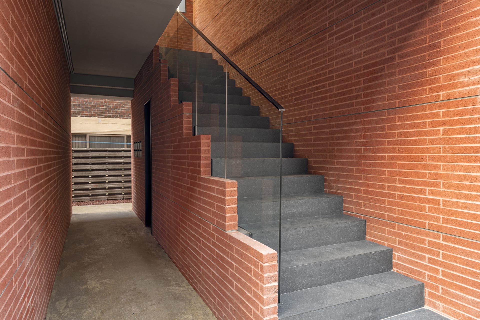 Three Planes Five Layers Apartment