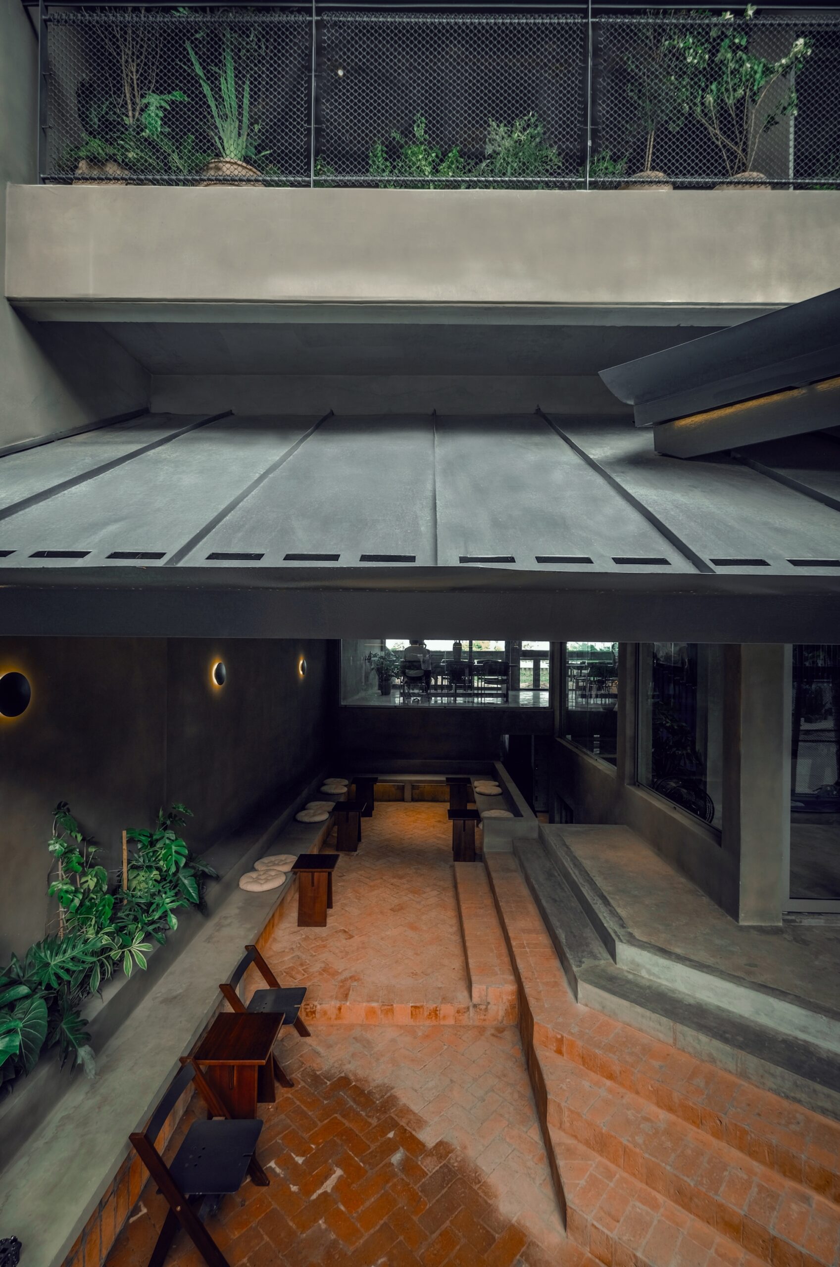 Dom-Ino Hub