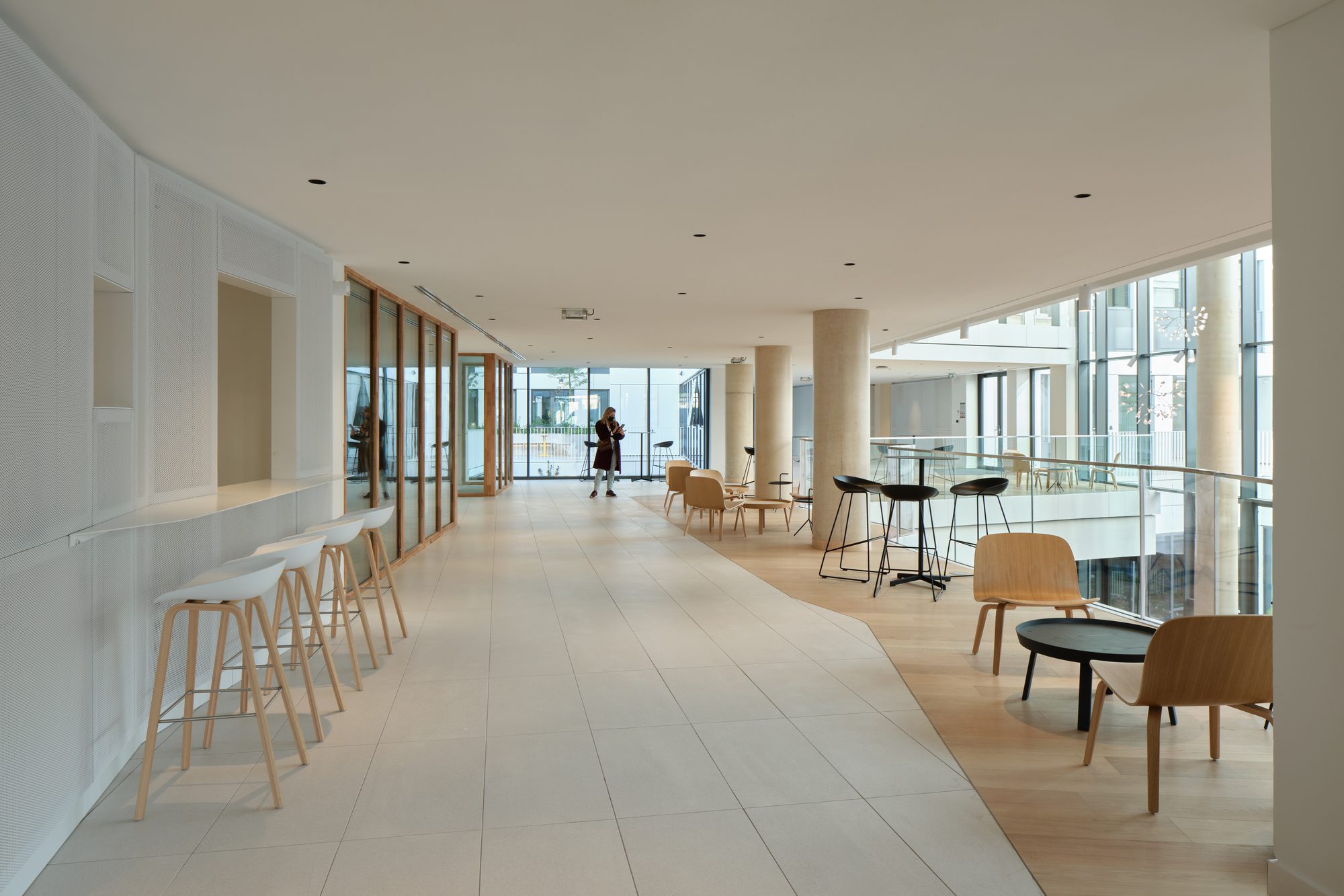 185 Avenue Charles de Gaulle