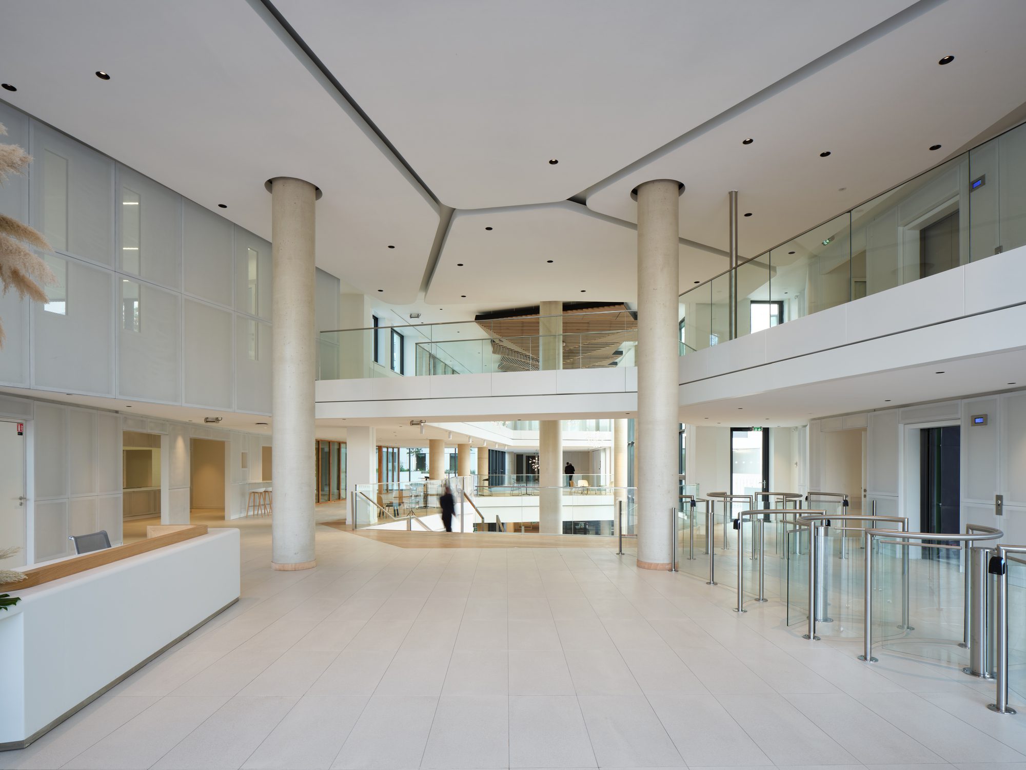 185 Avenue Charles de Gaulle