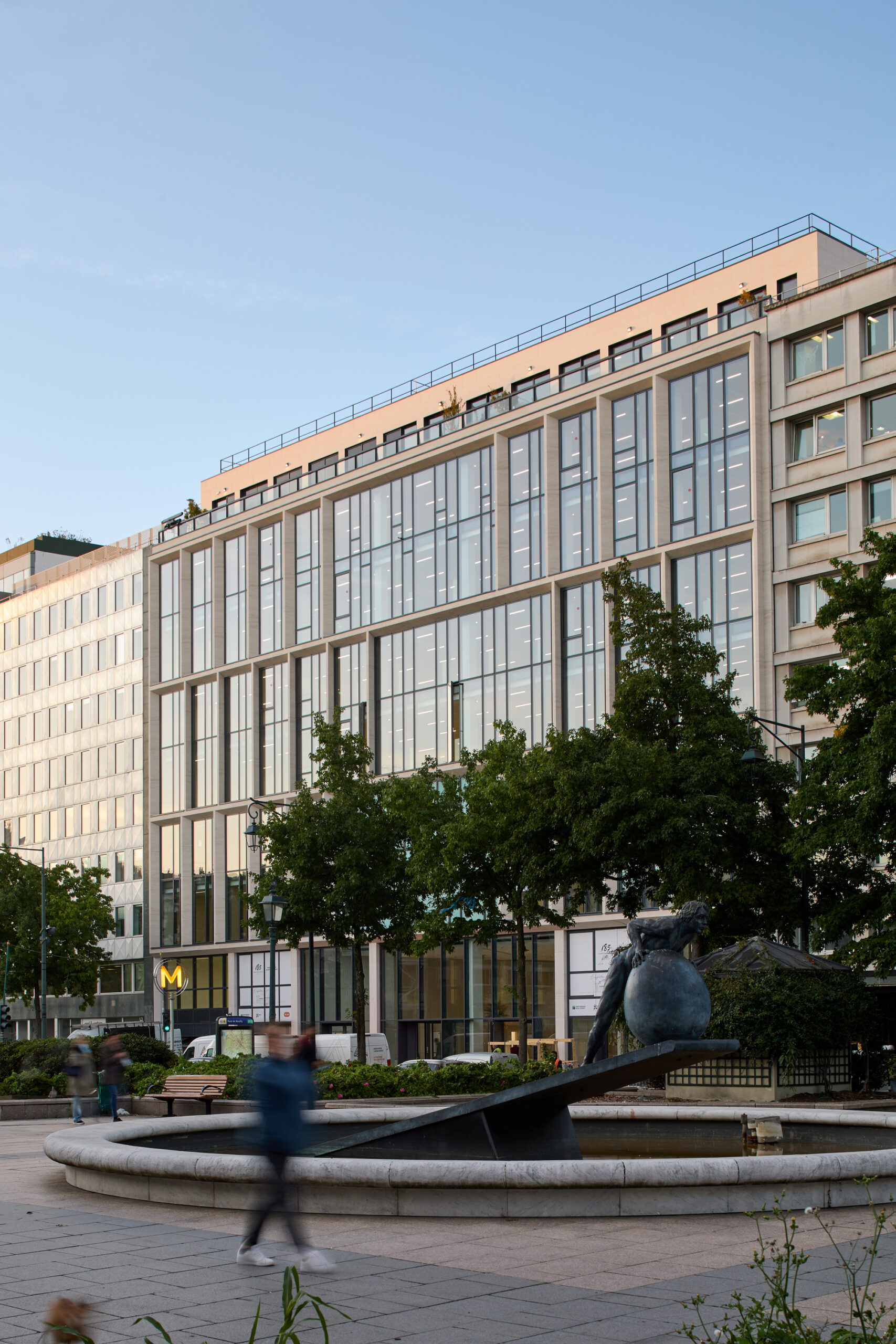 185 Avenue Charles de Gaulle