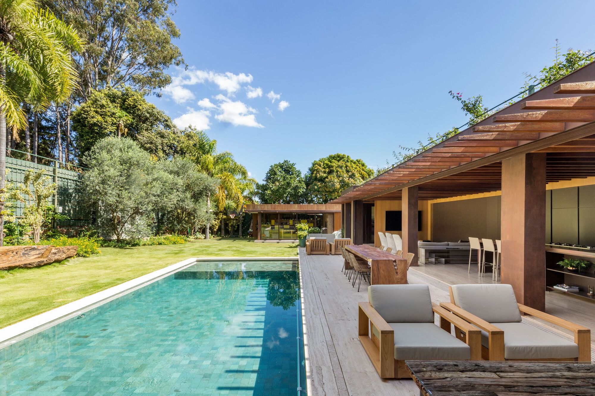 Dezessete House