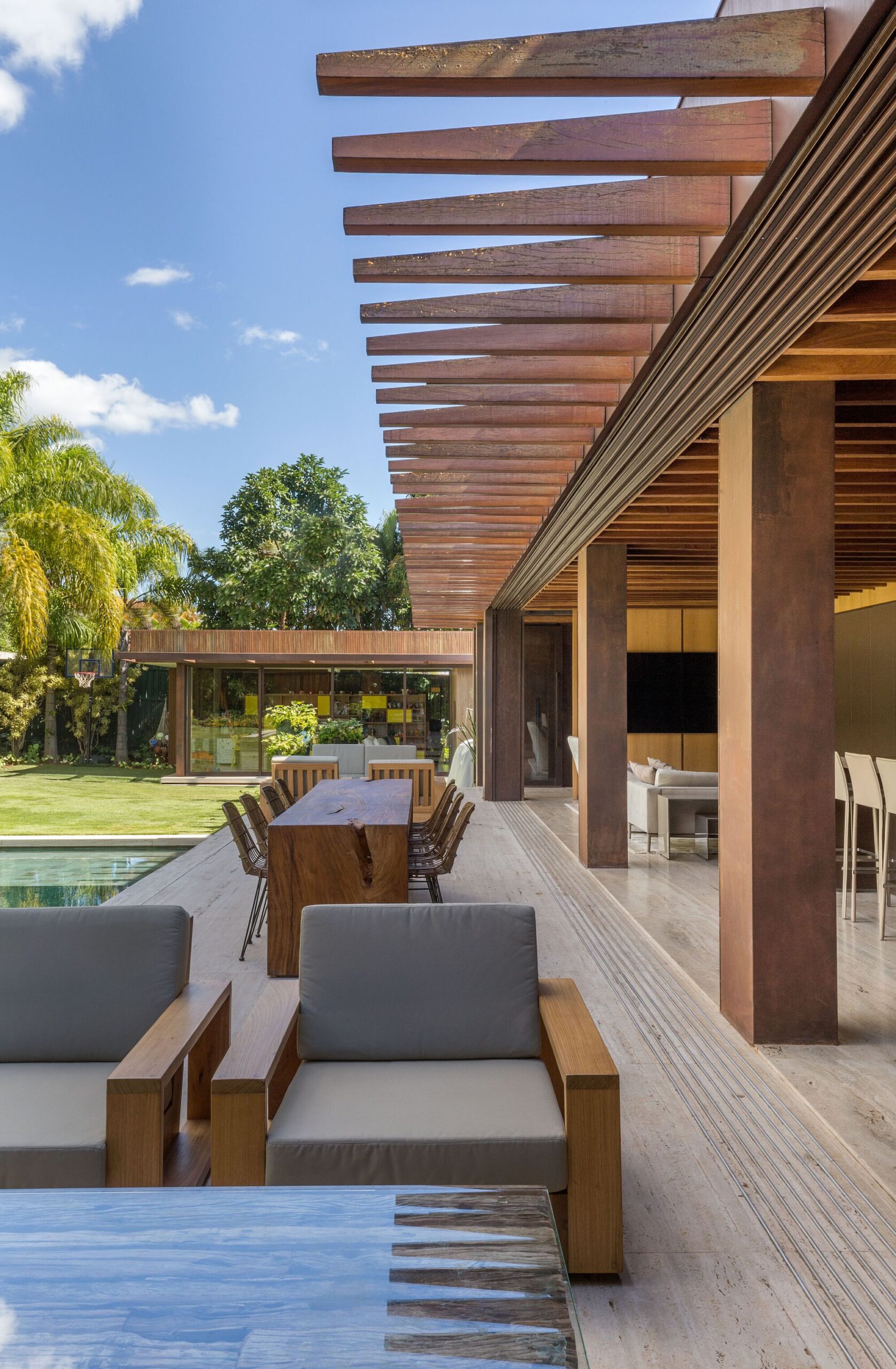 Dezessete House