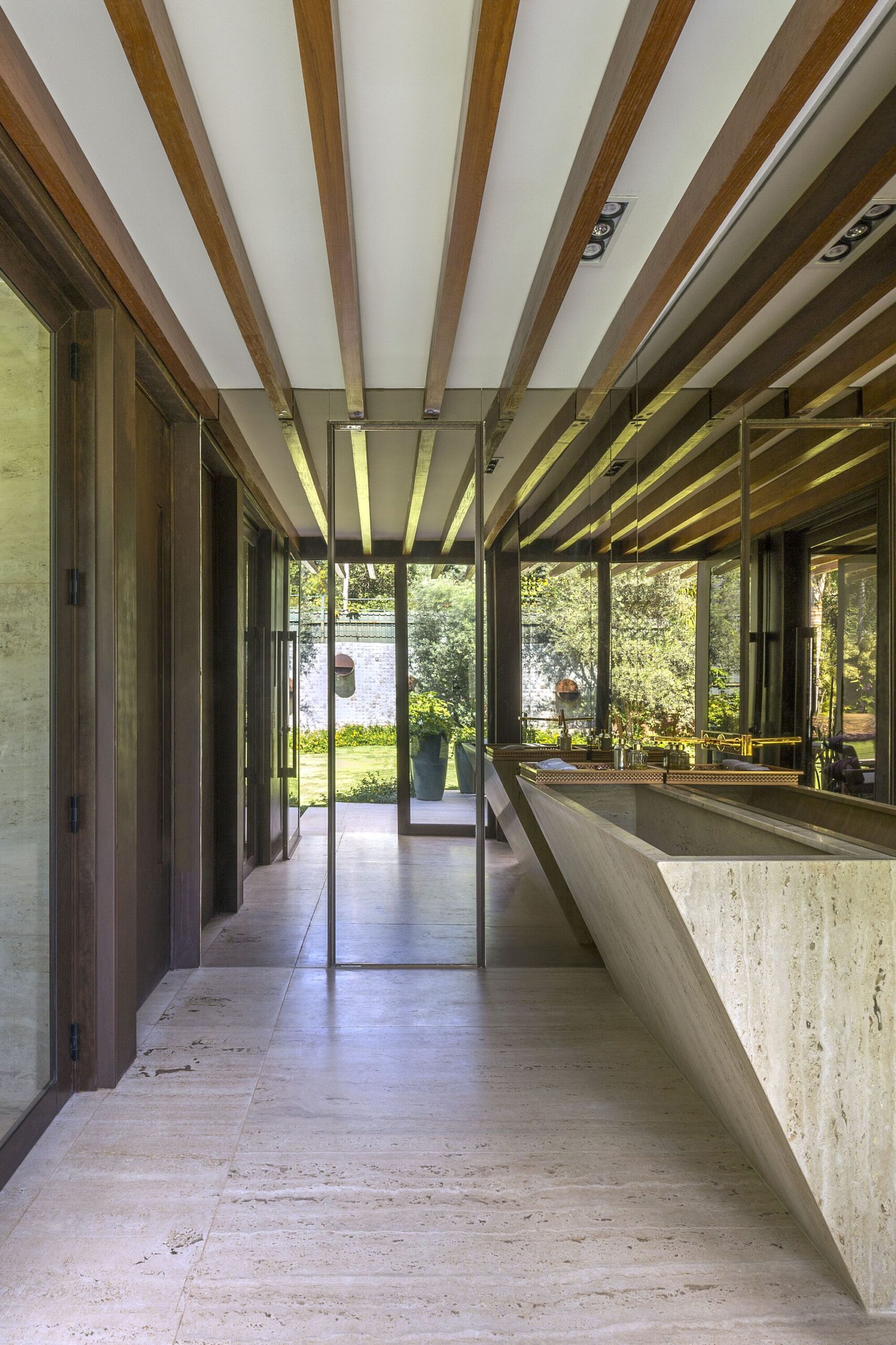 Dezessete House