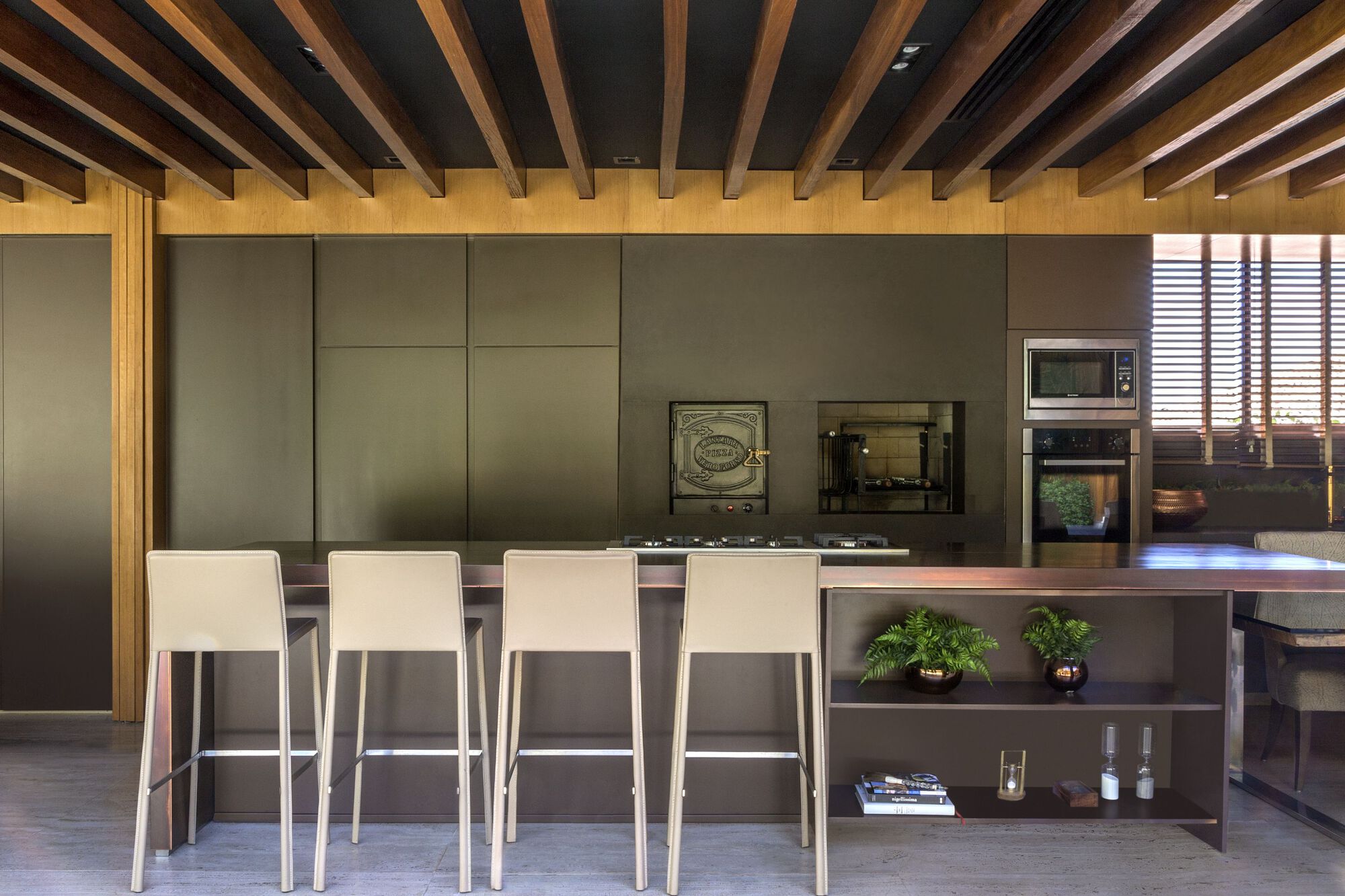 Dezessete House