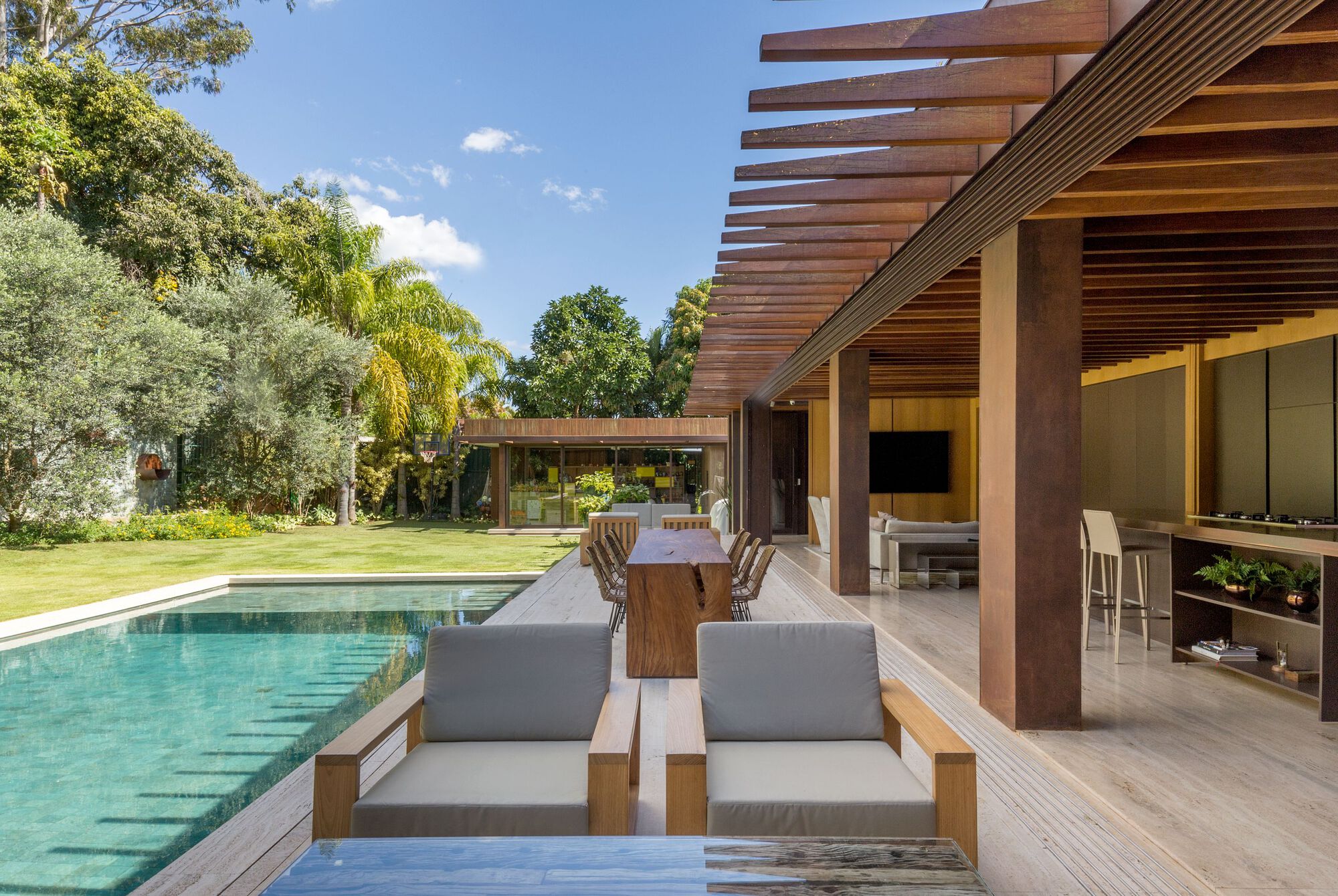Dezessete House
