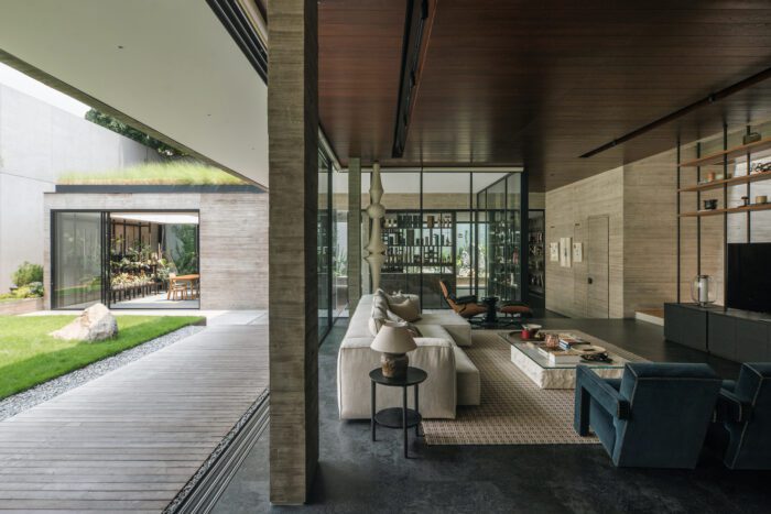 © Ernest Theofilus4