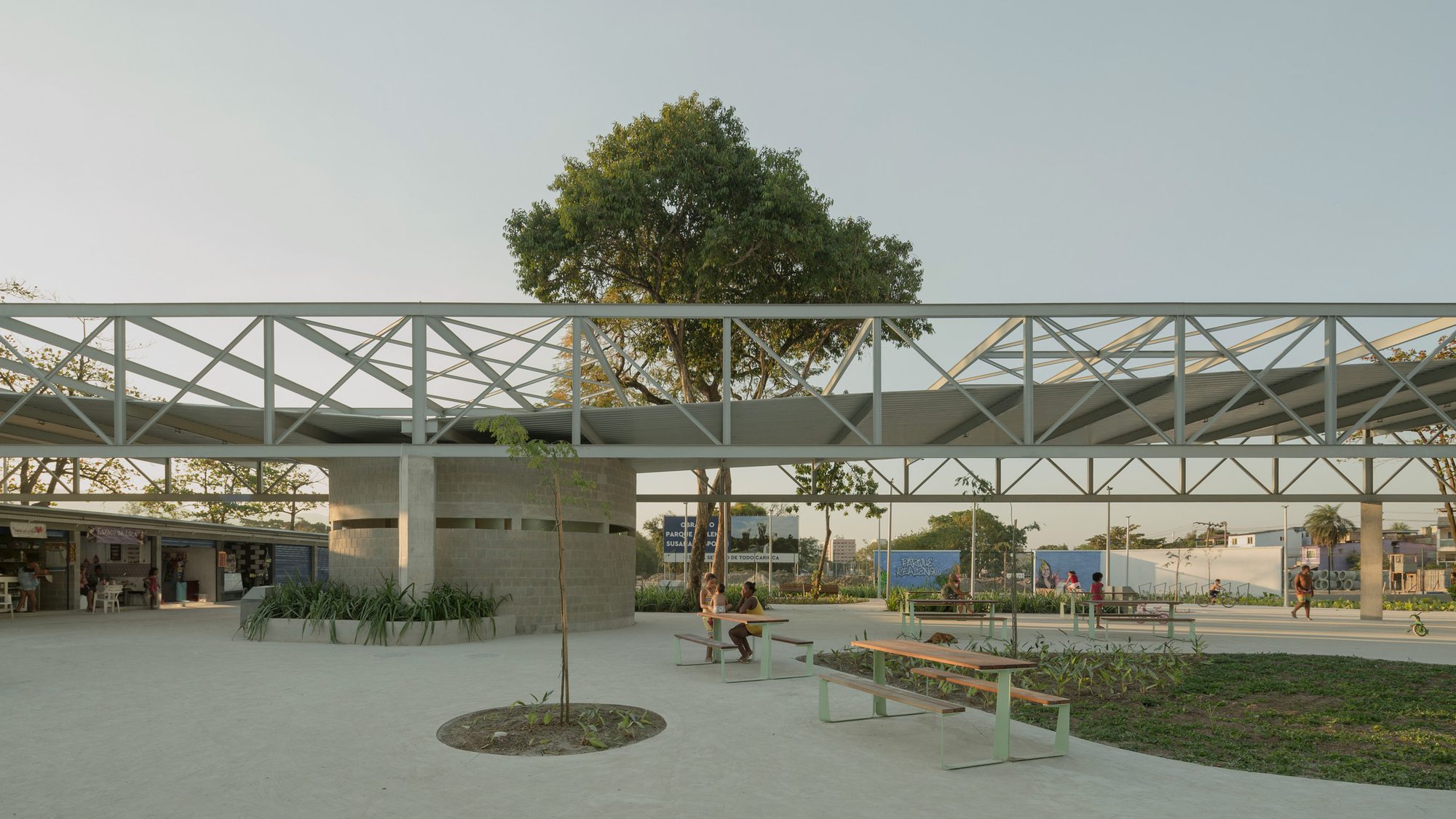 Realengo Park Market Square