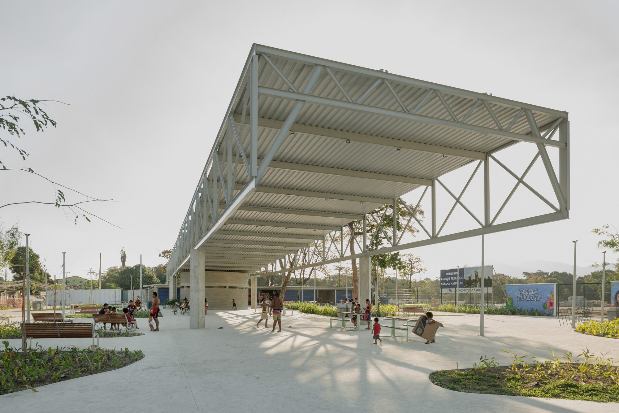 Realengo Park Market Square