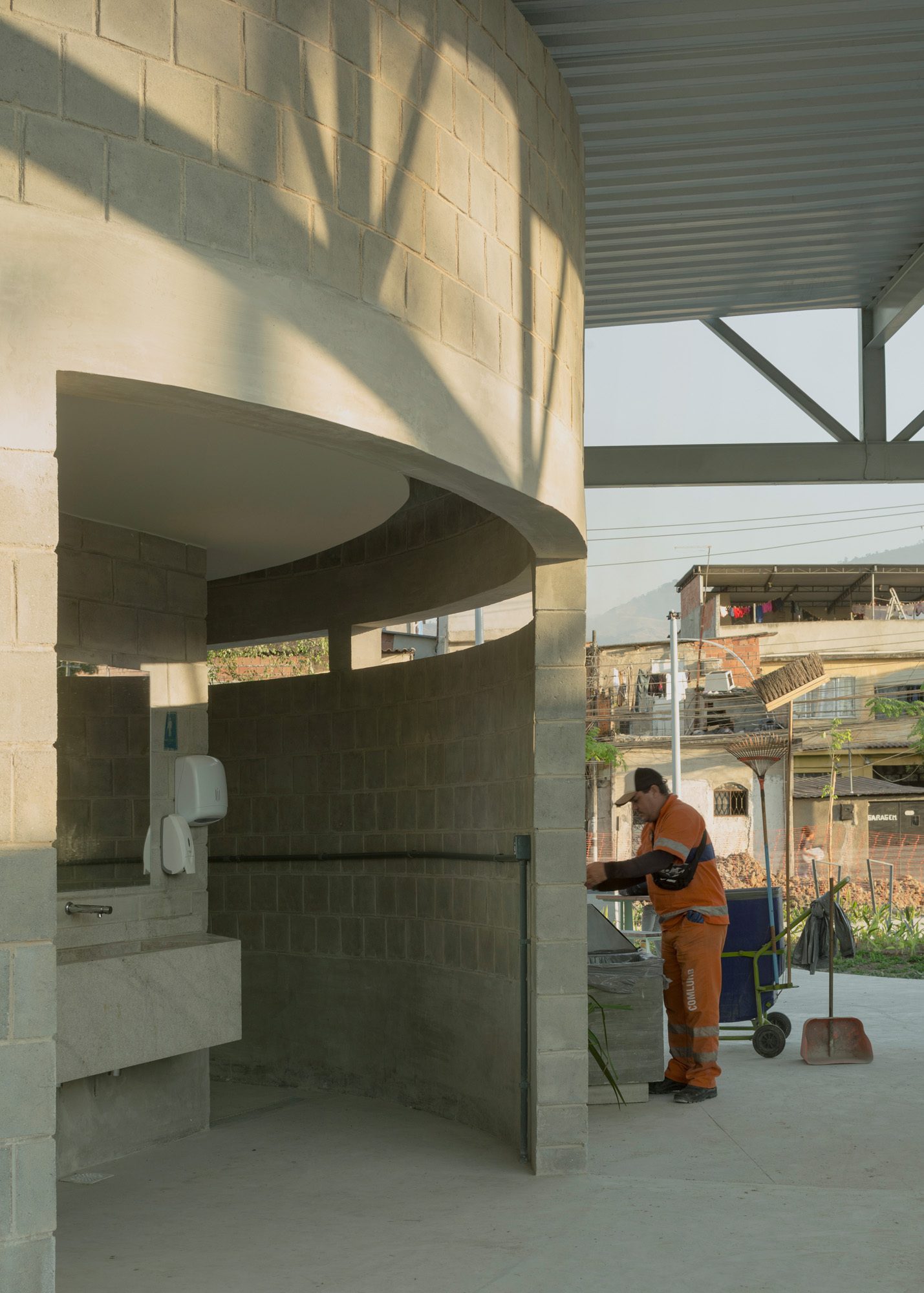 Realengo Park Market Square