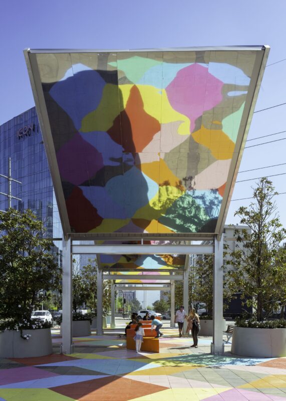 Mirrors Plaza