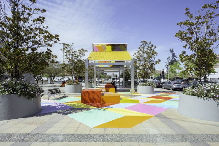 Mirrors Plaza