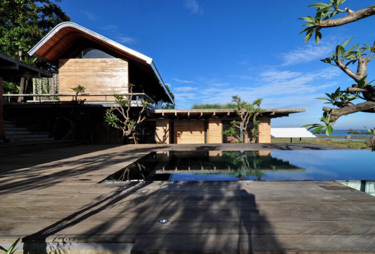 Omah Tanah Hosuse | Budi Pradono Architects