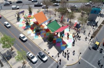 Mirrors Plaza