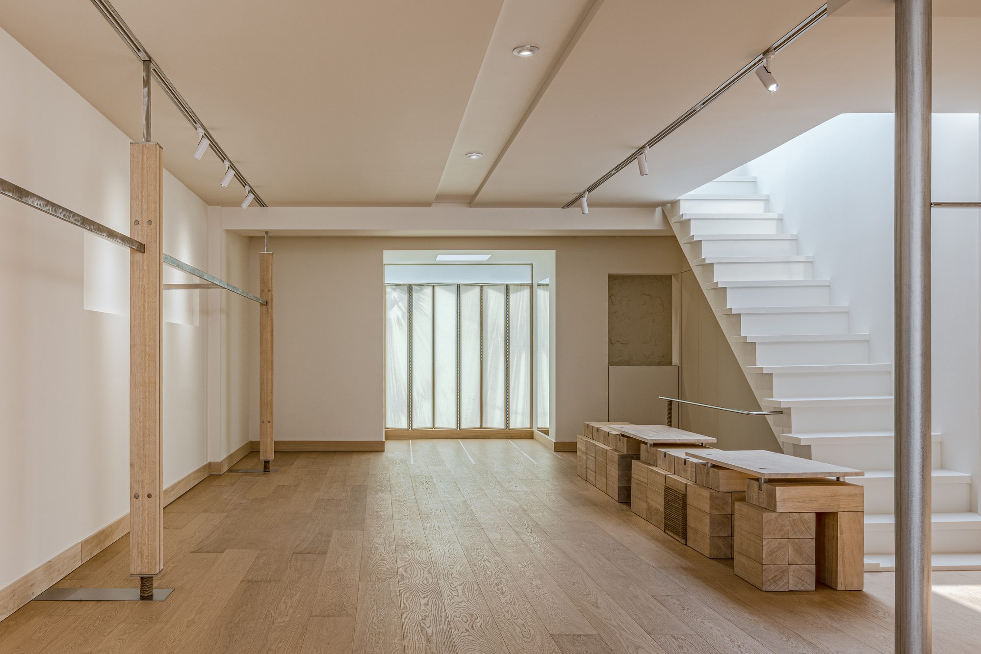JiyongKim Hannam Flagship Store