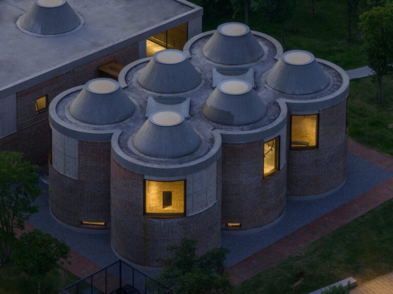 Straw Stack Space in Houhu Art Park | WCY Regional Studio