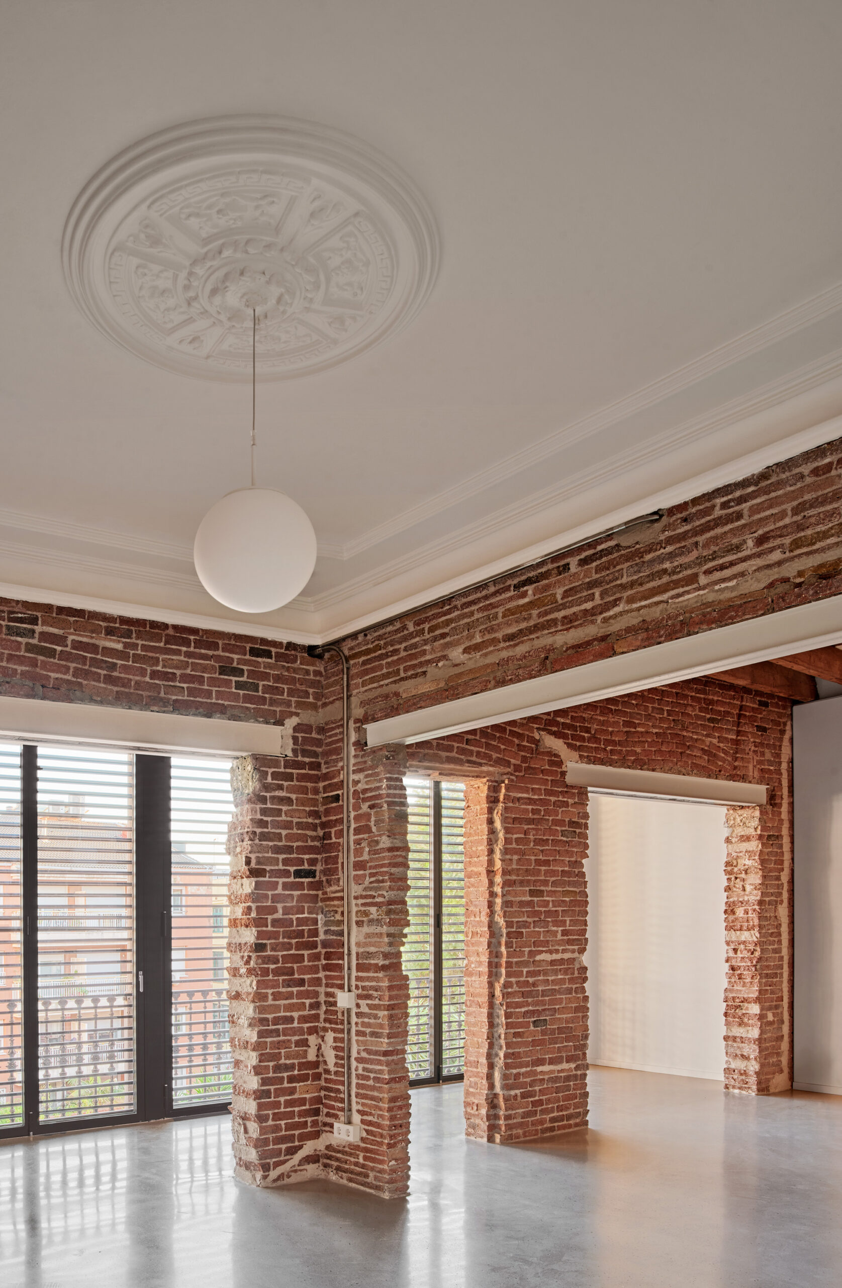 Comprehensive Housing Renovation in Barcelona