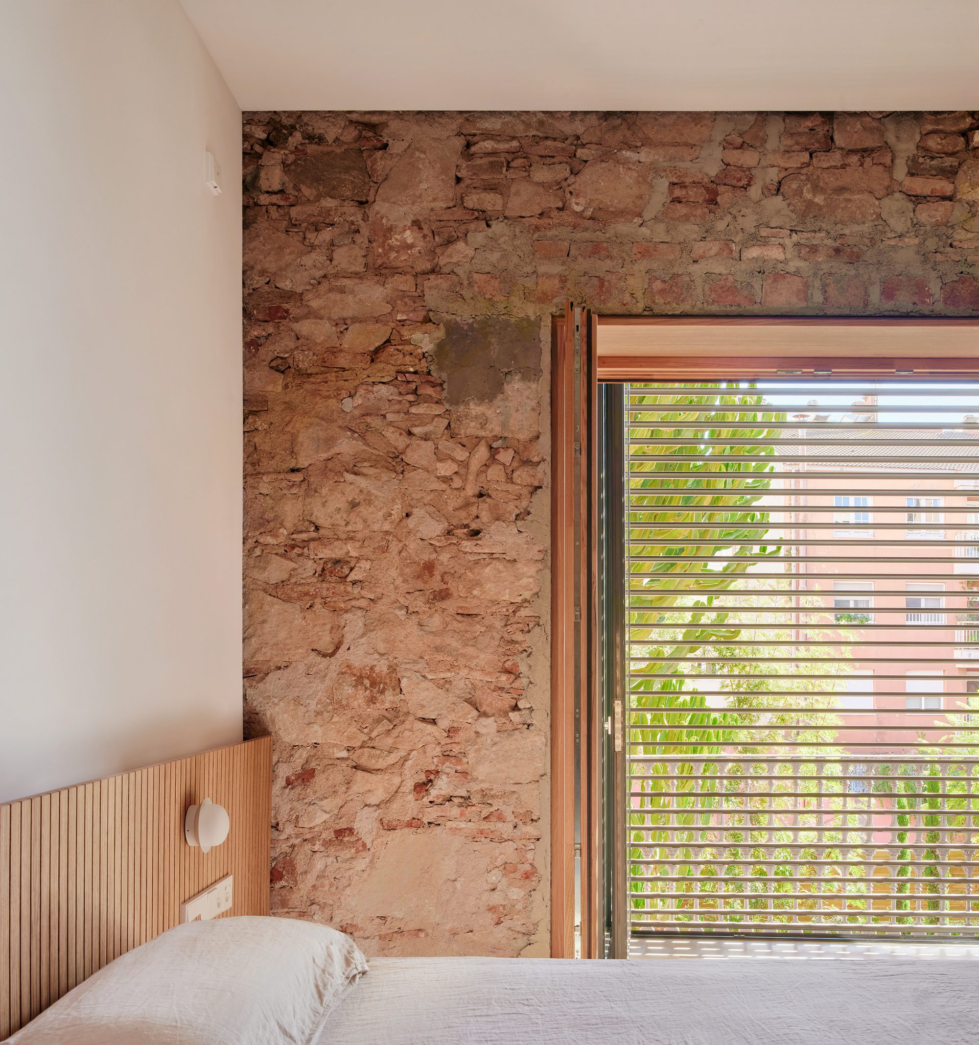Comprehensive Housing Renovation in Barcelona