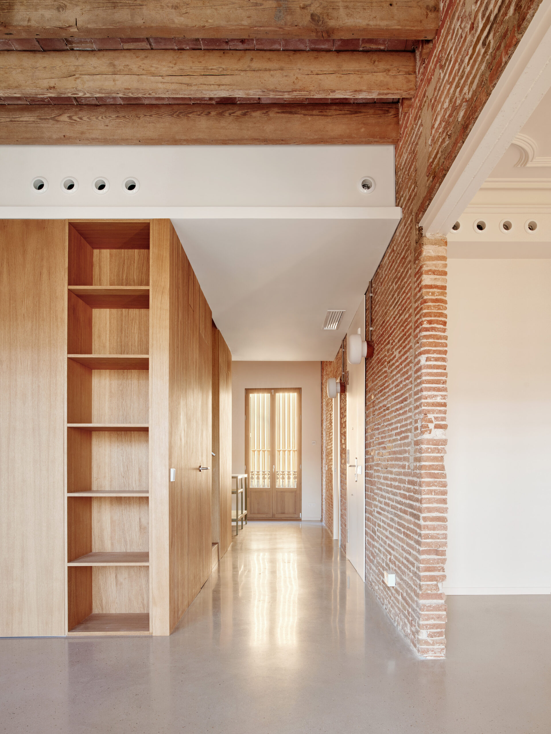 Comprehensive Housing Renovation in Barcelona