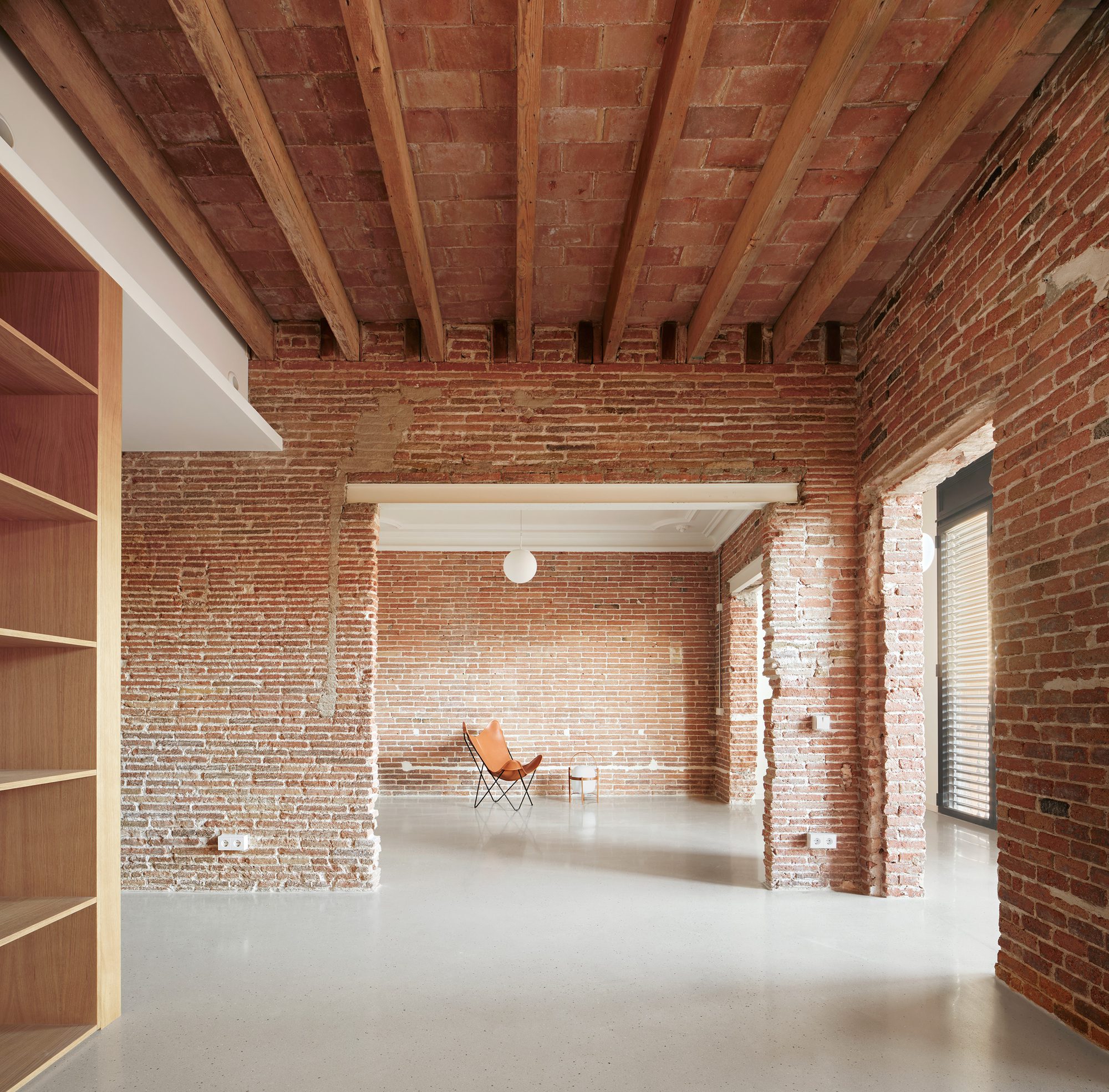 Comprehensive Housing Renovation in Barcelona