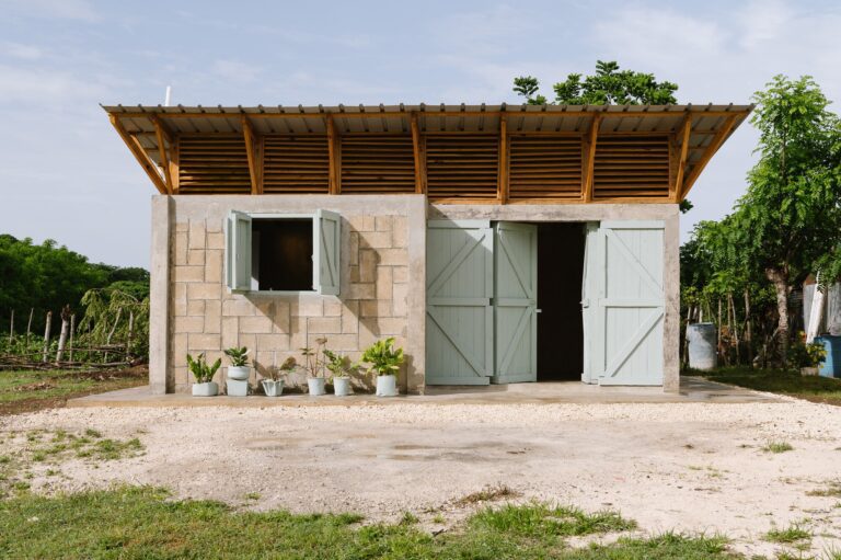 Teacher's House | Øblicuo